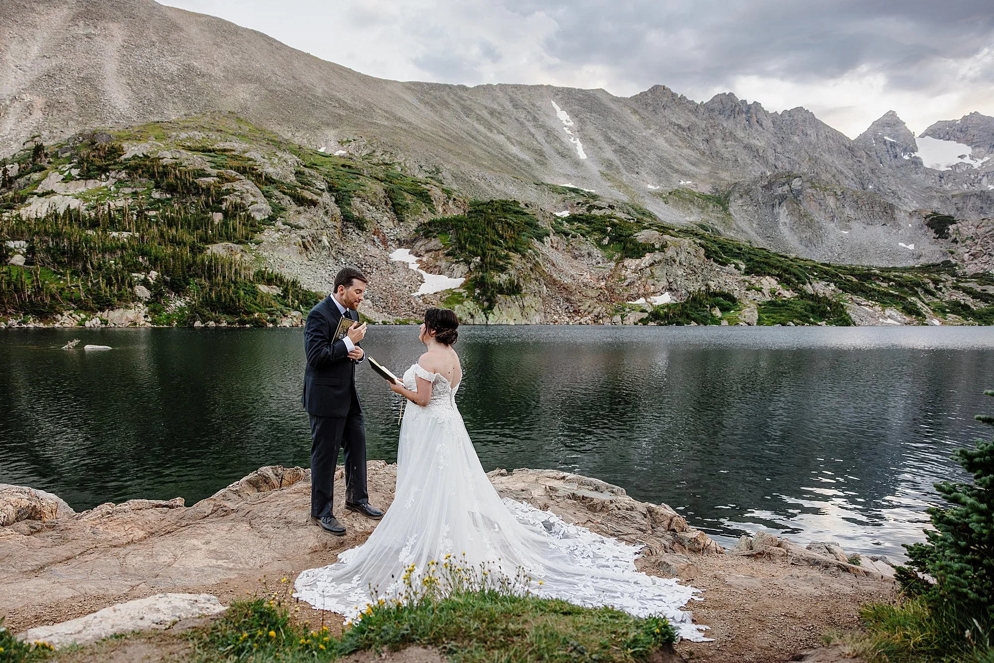 Summer-Hiking-Elopement-to-an-Alpine-Lake-in-Colorado_039.jpg