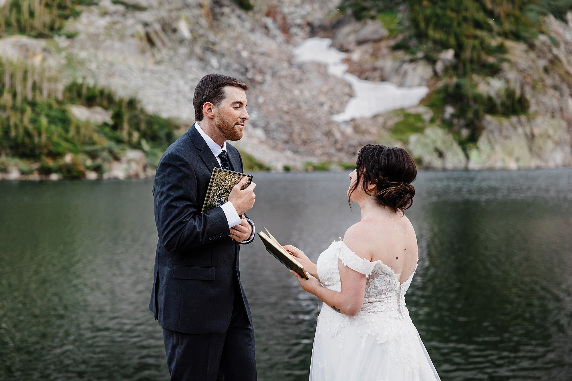 Summer-Hiking-Elopement-to-an-Alpine-Lake-in-Colorado_040.jpg