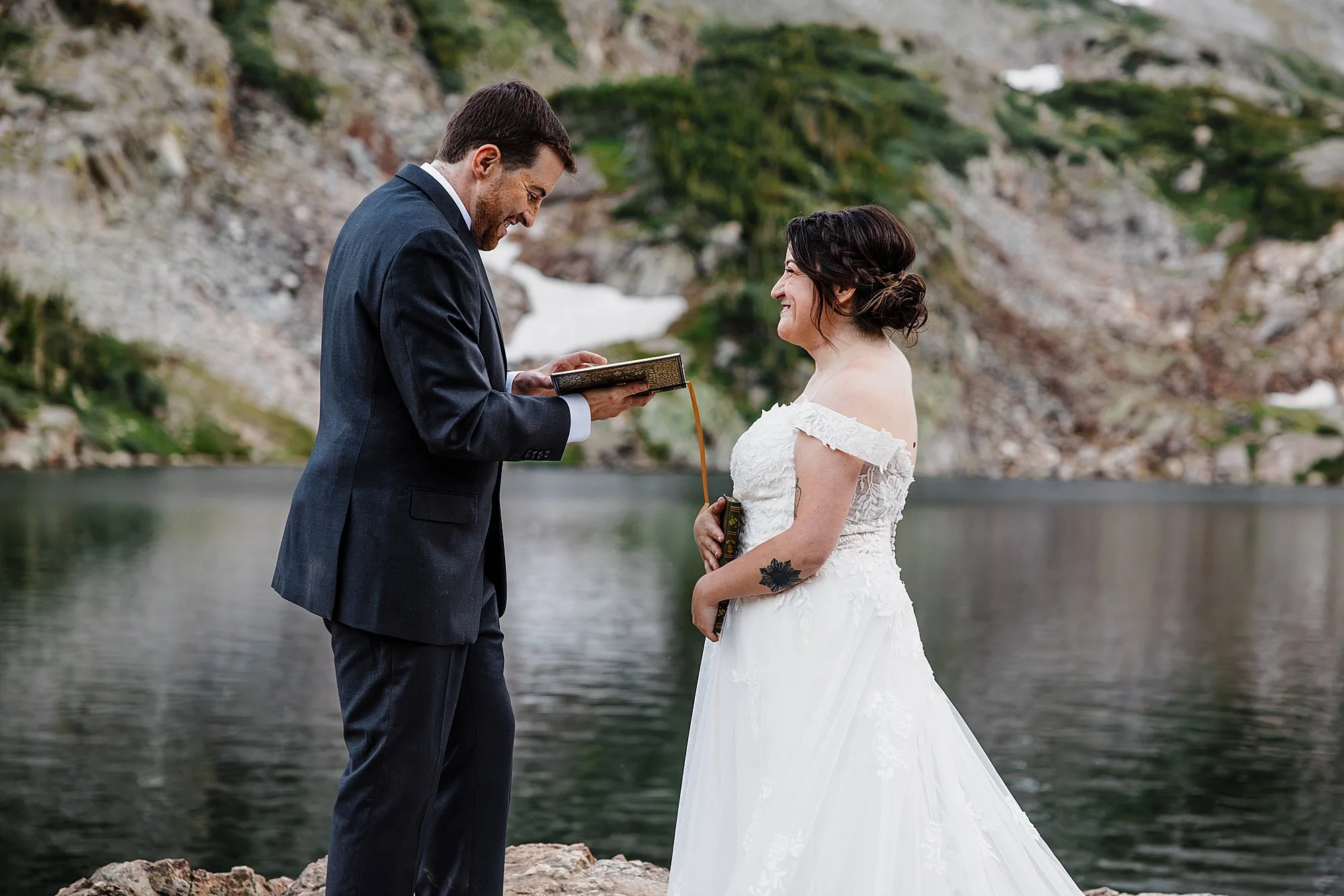 Summer-Hiking-Elopement-to-an-Alpine-Lake-in-Colorado_046.jpg