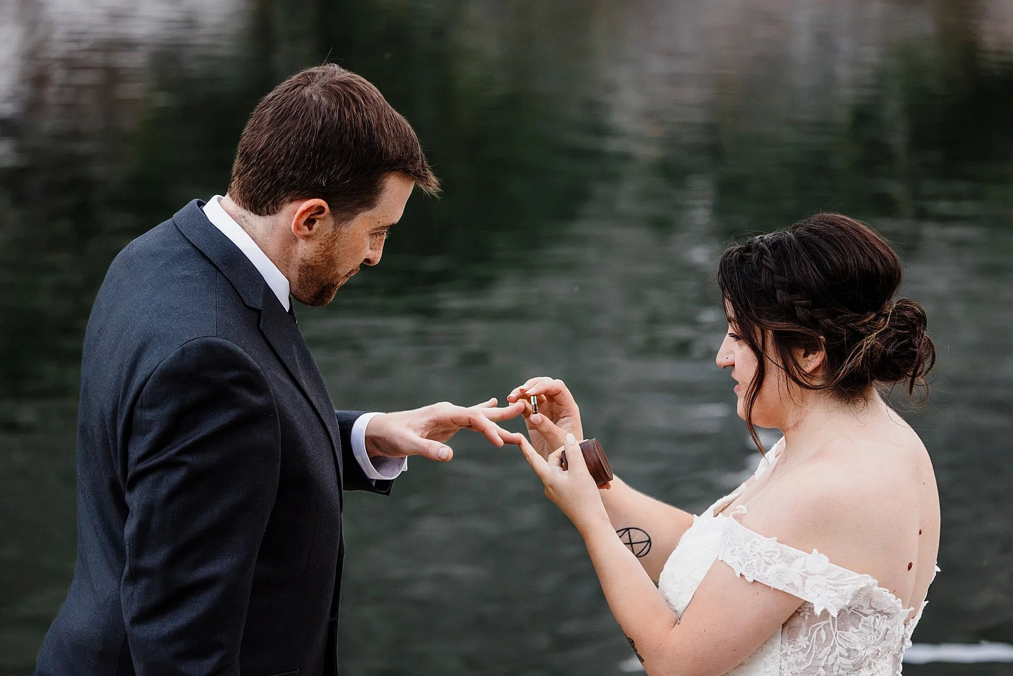 Summer-Hiking-Elopement-to-an-Alpine-Lake-in-Colorado_050.jpg
