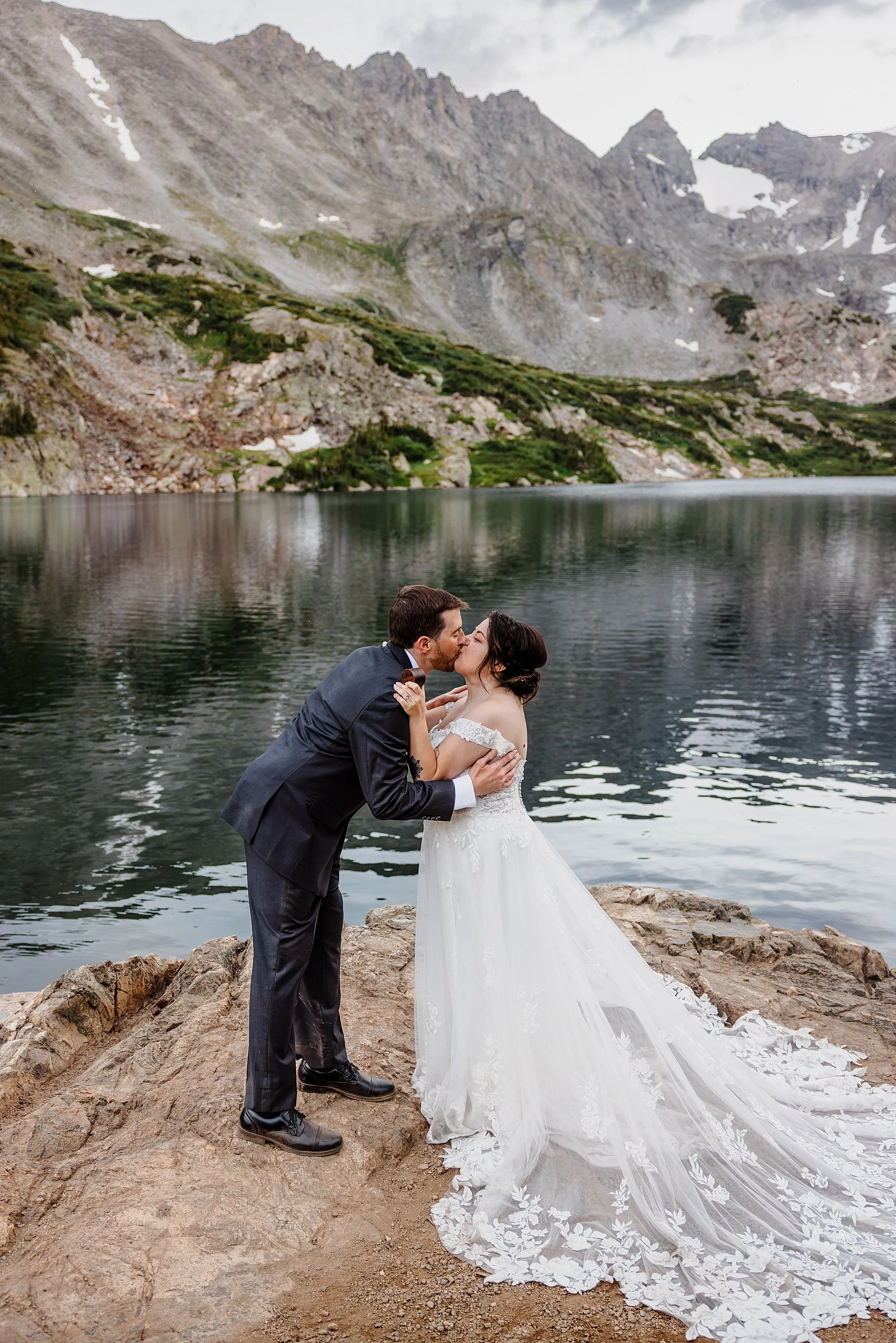 Summer-Hiking-Elopement-to-an-Alpine-Lake-in-Colorado_054.jpg