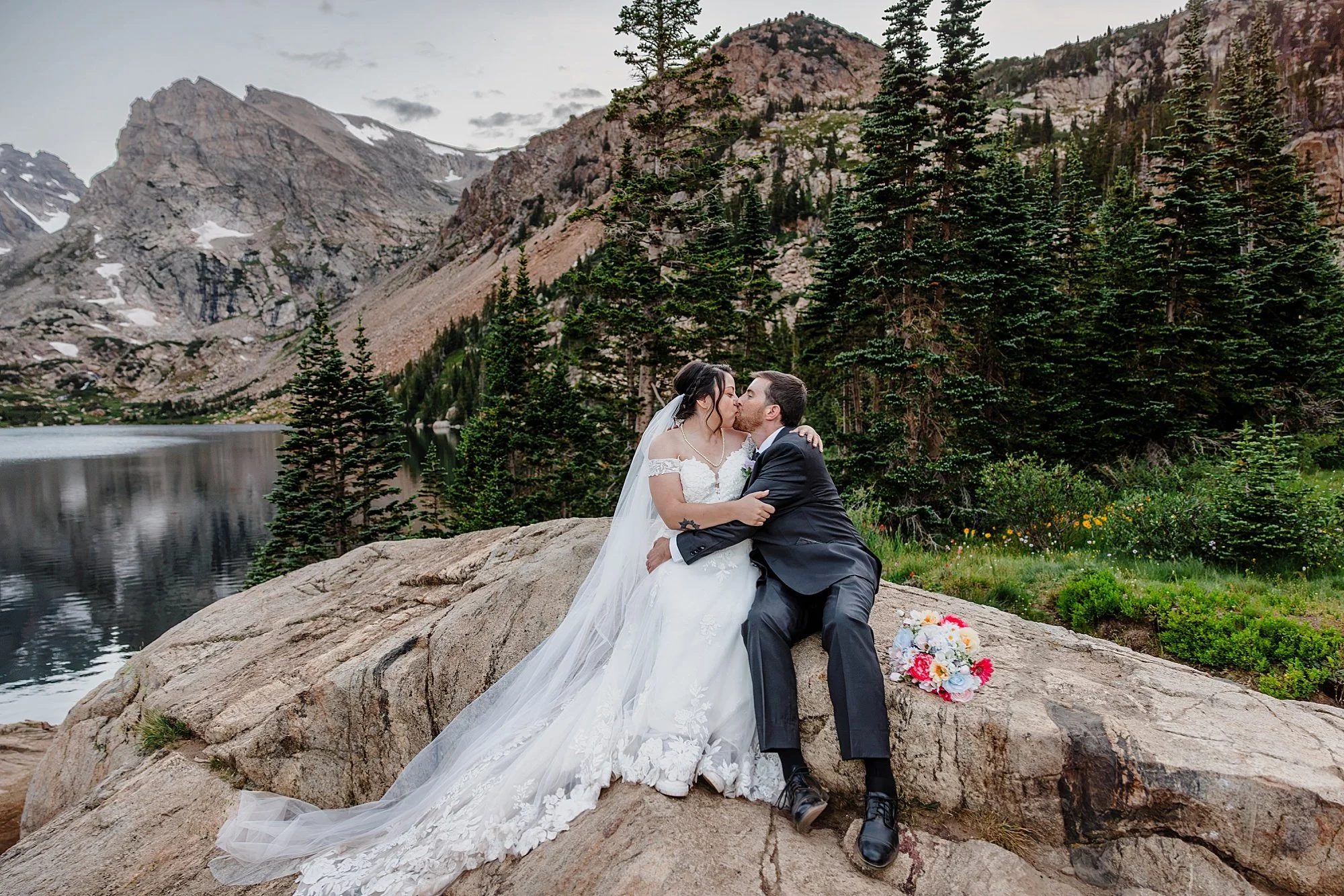 Summer-Hiking-Elopement-to-an-Alpine-Lake-in-Colorado_056.jpg