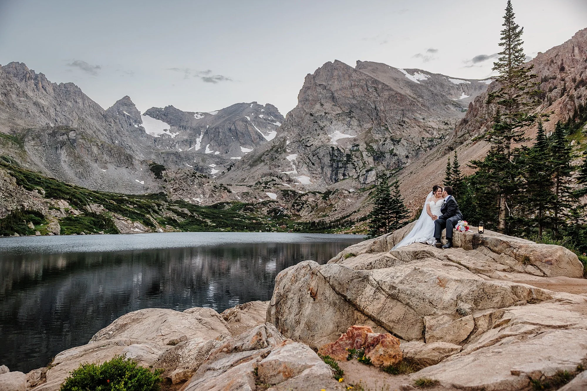 Summer-Hiking-Elopement-to-an-Alpine-Lake-in-Colorado_057.jpg