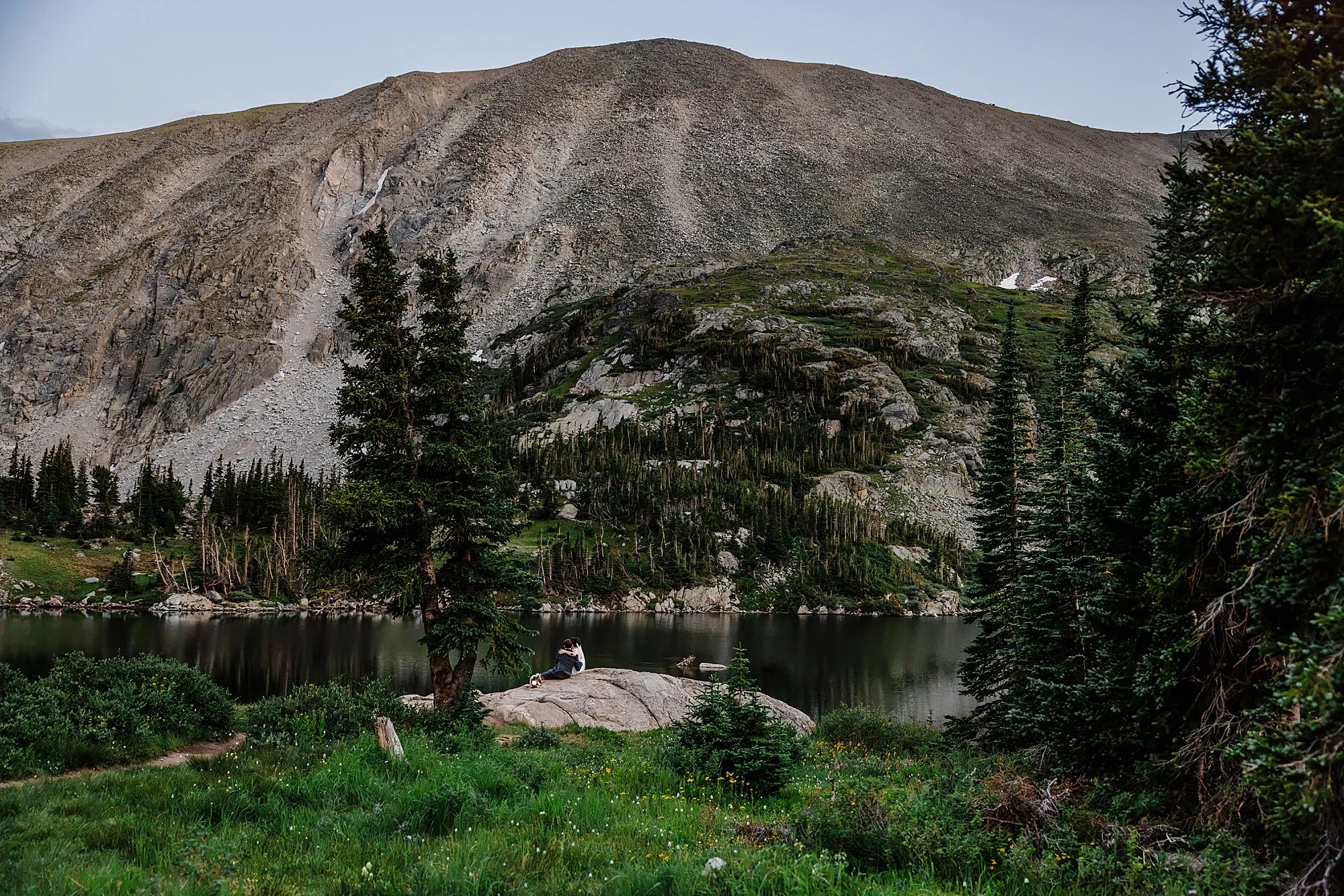 Summer-Hiking-Elopement-to-an-Alpine-Lake-in-Colorado_060.jpg