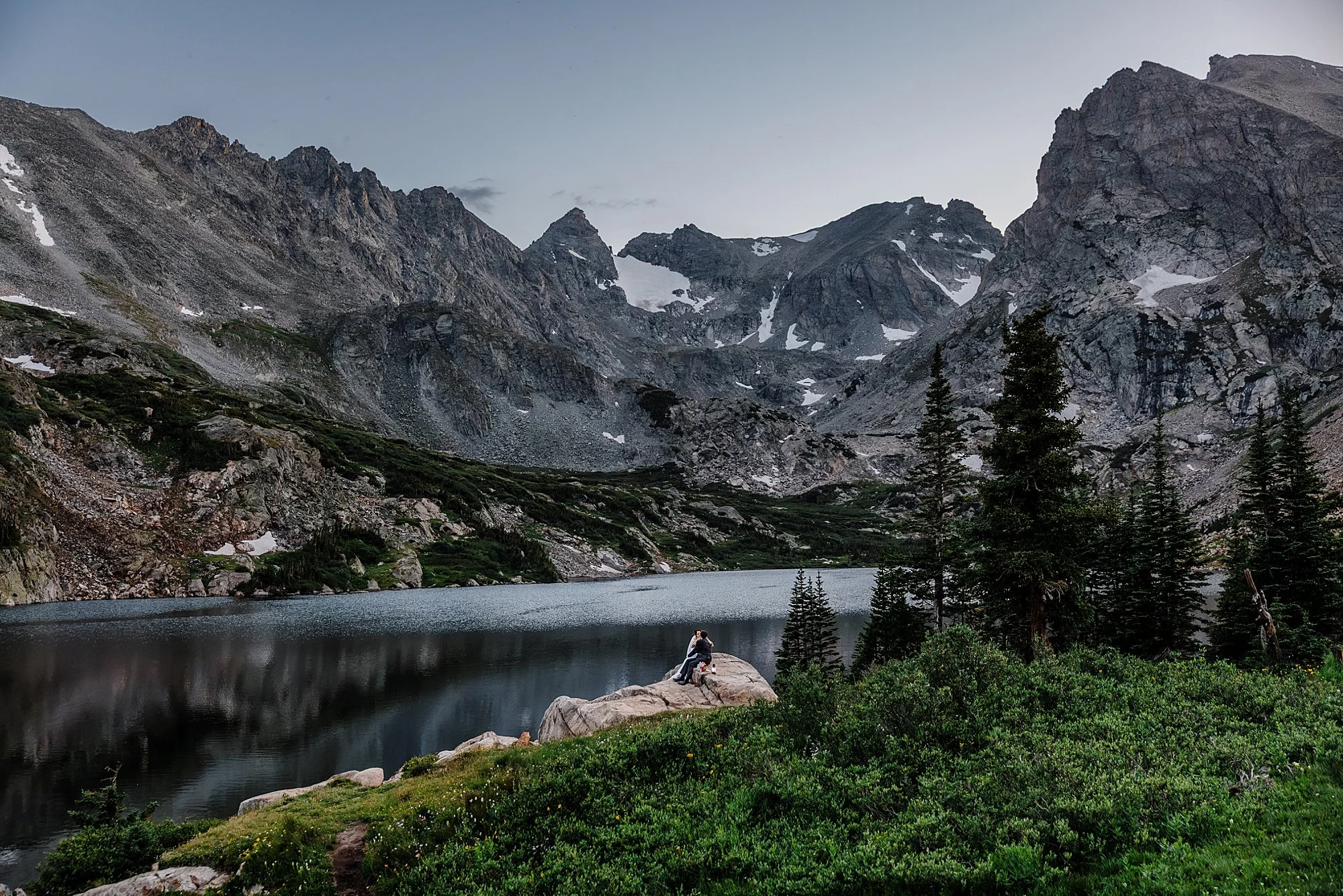 Summer-Hiking-Elopement-to-an-Alpine-Lake-in-Colorado_061.jpg