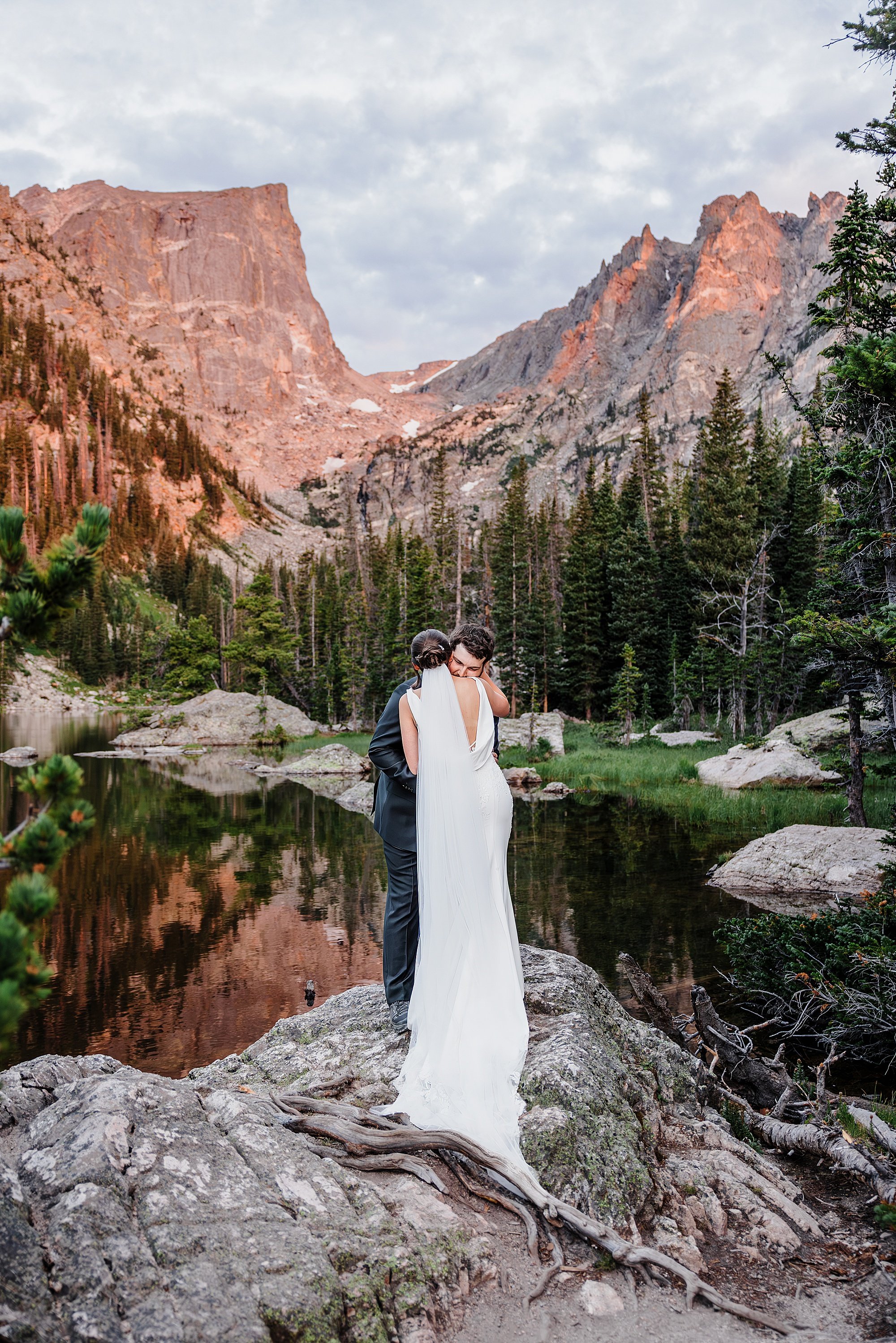 Moraine-Park-Amphitheater-Wedding-in-Rocky-Mountain-National-Park_0010.jpg