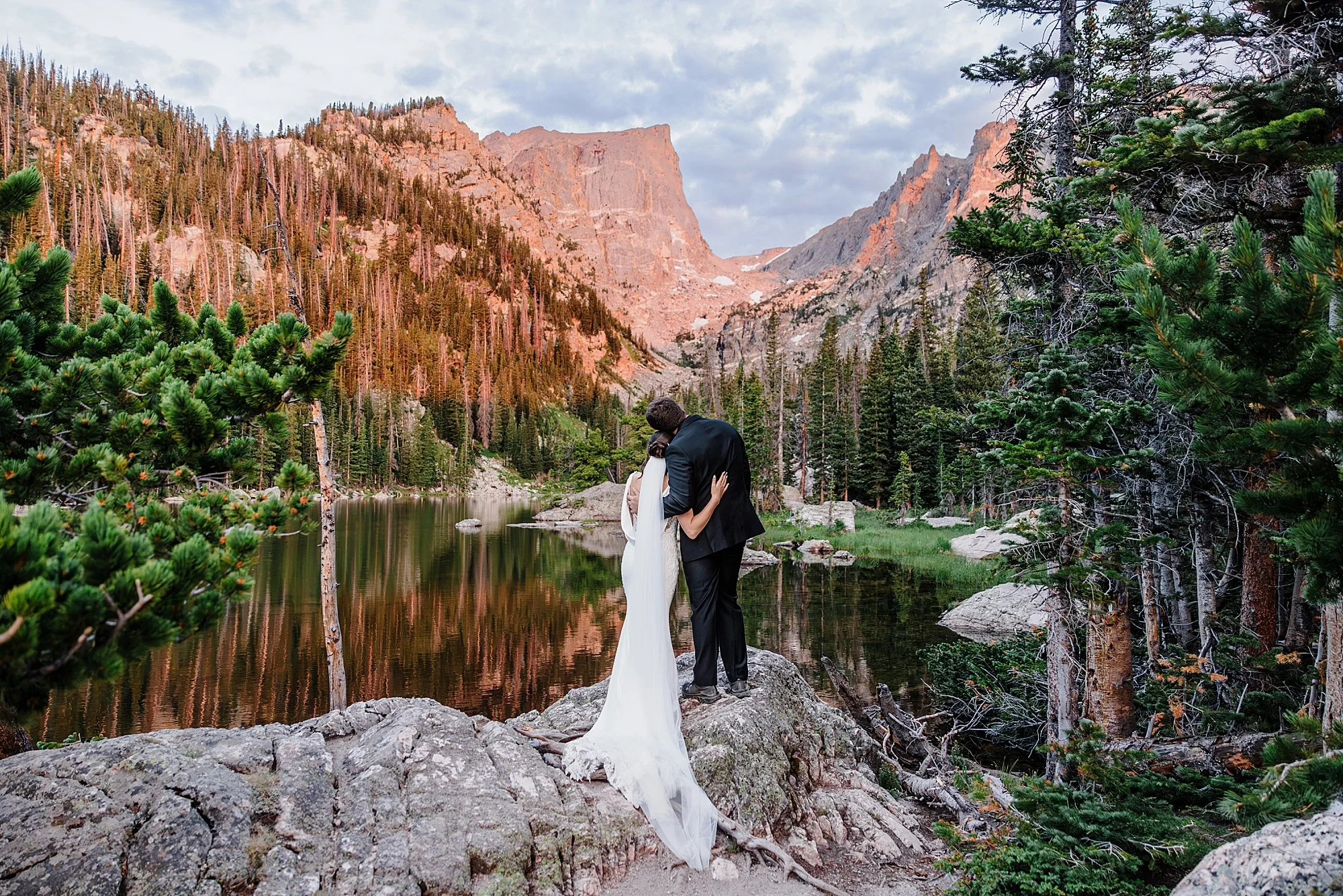 Moraine-Park-Amphitheater-Wedding-in-Rocky-Mountain-National-Park_0013.jpg