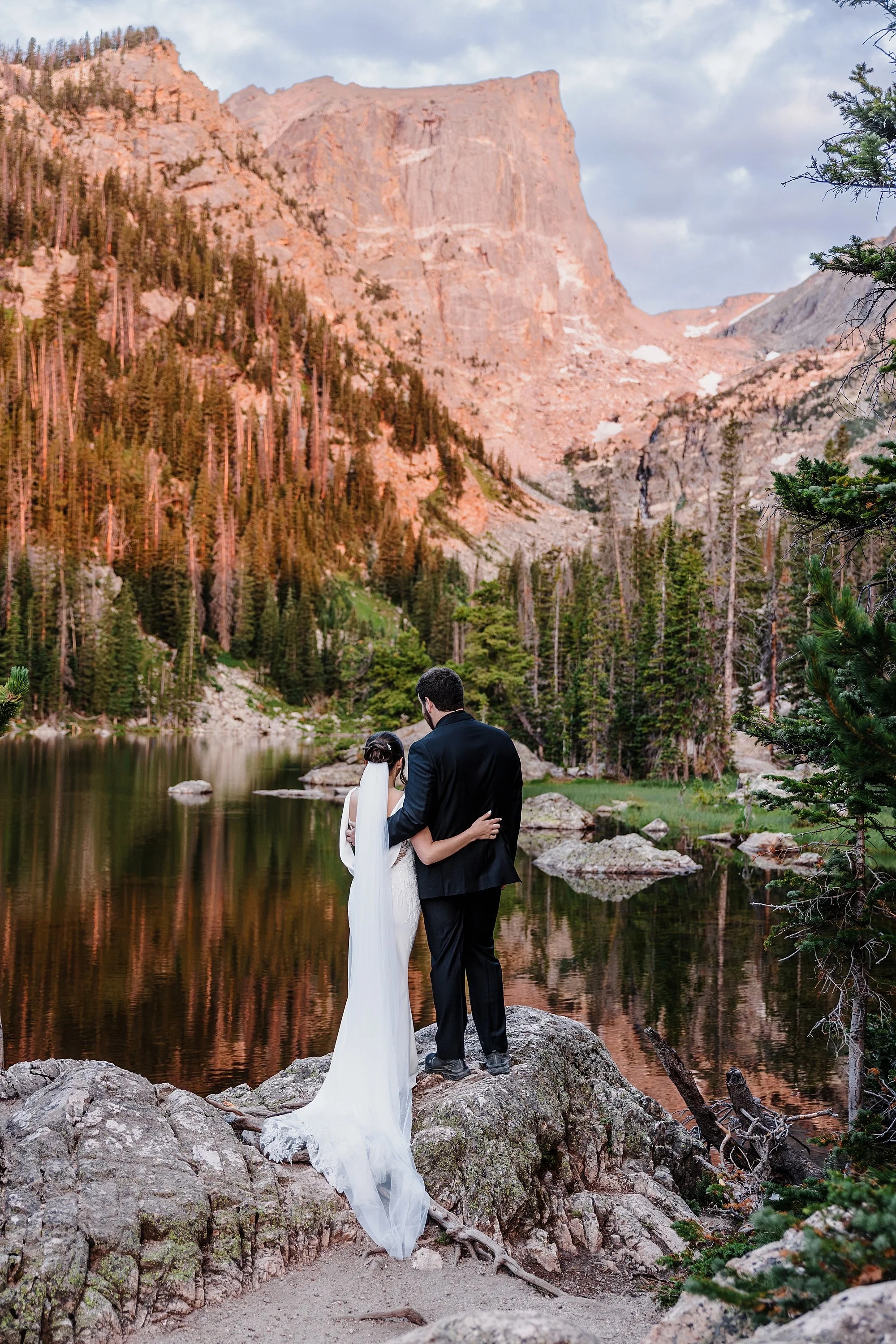 Moraine-Park-Amphitheater-Wedding-in-Rocky-Mountain-National-Park_0014.jpg
