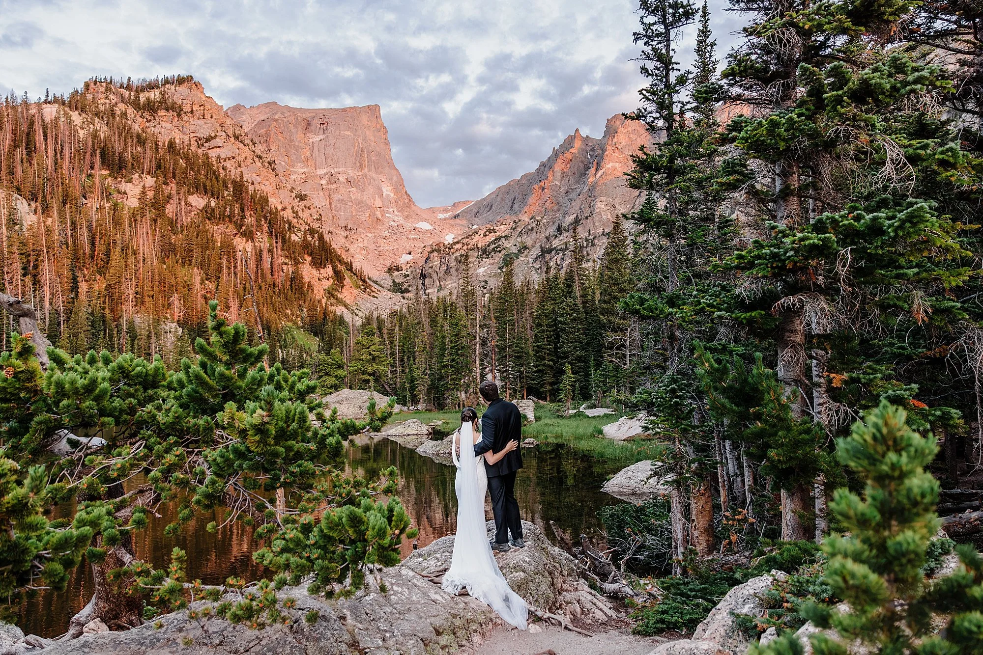 Moraine-Park-Amphitheater-Wedding-in-Rocky-Mountain-National-Park_0015.jpg