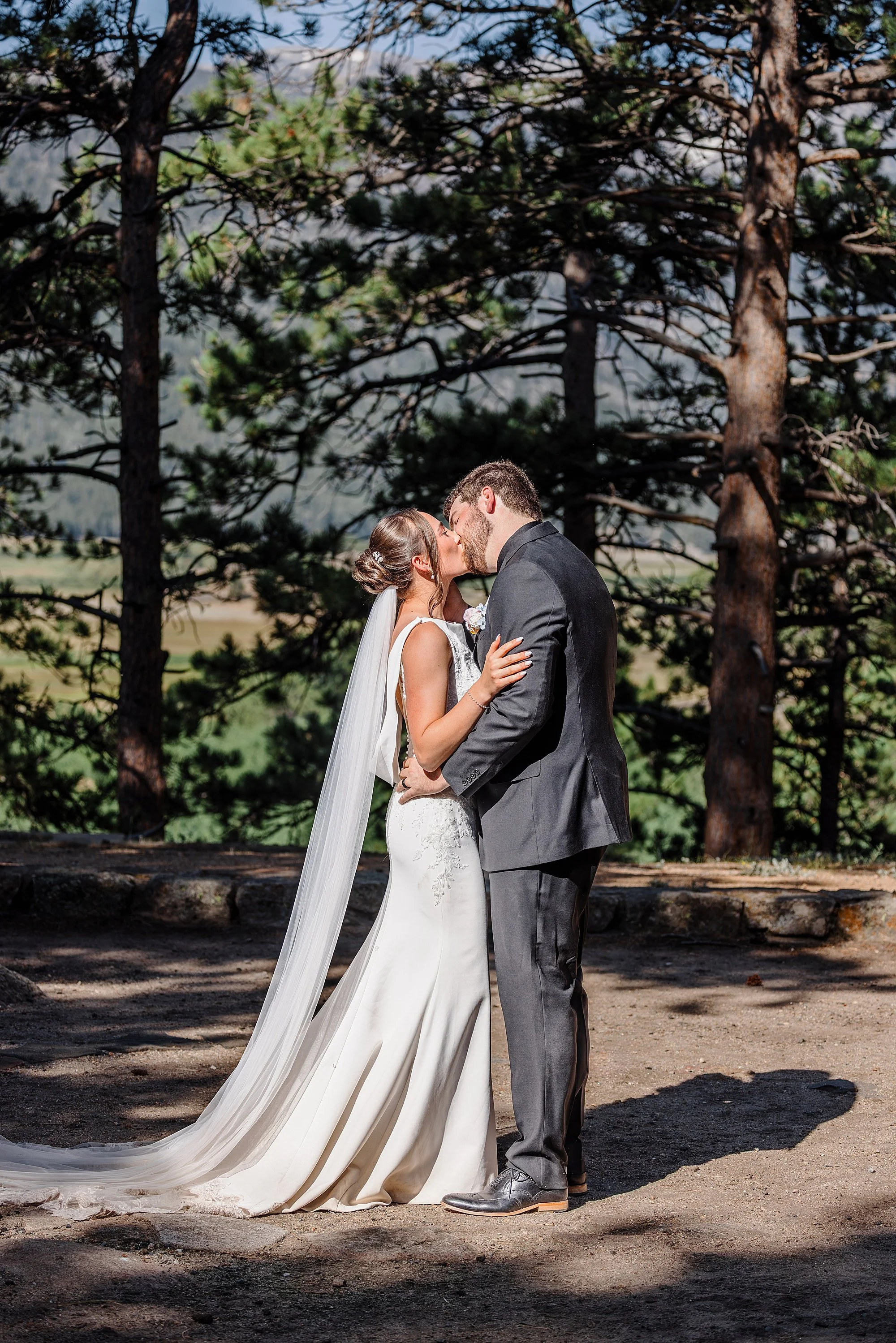 Moraine-Park-Amphitheater-Wedding-in-Rocky-Mountain-National-Park_0057.jpg