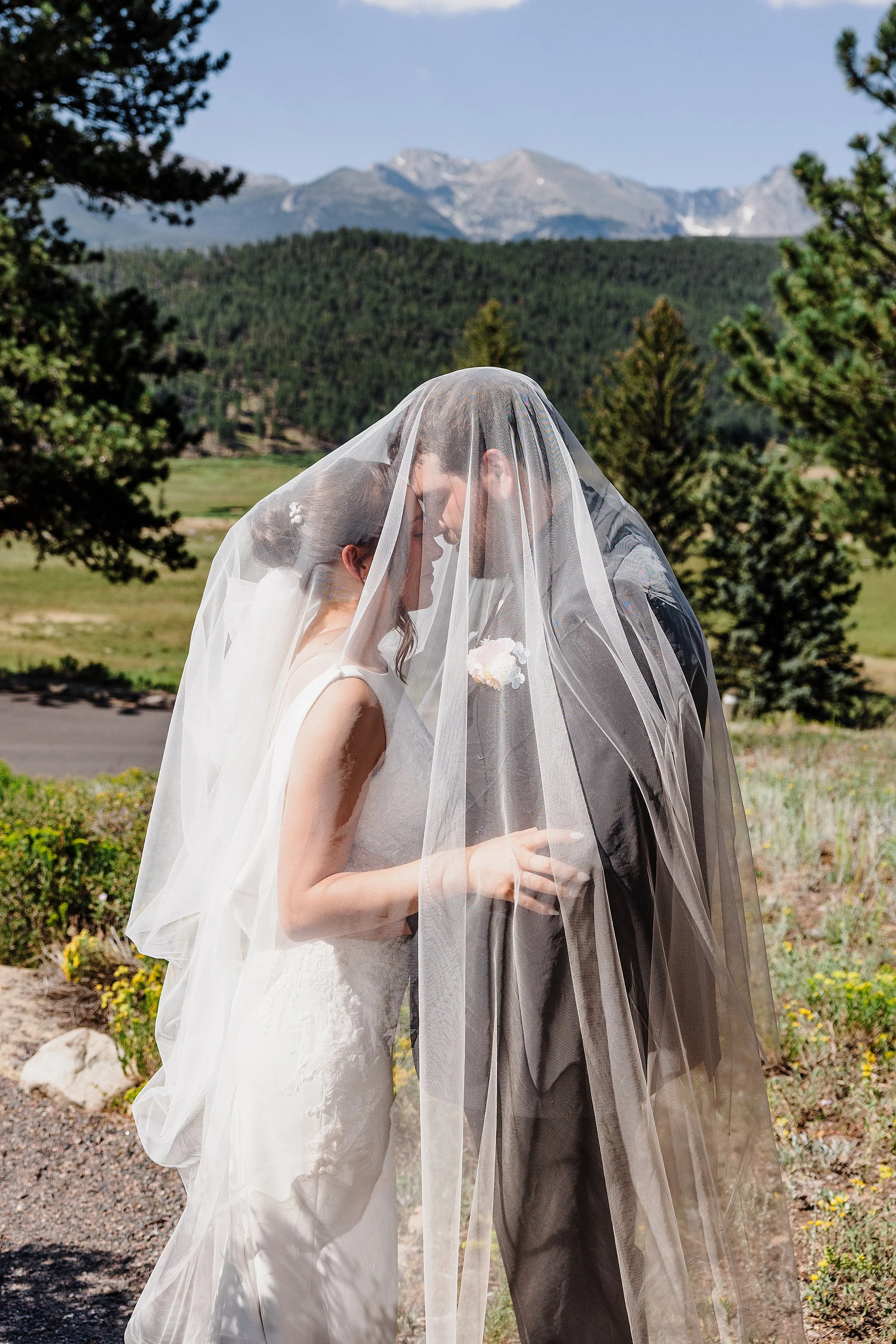 Moraine-Park-Amphitheater-Wedding-in-Rocky-Mountain-National-Park_0063.jpg