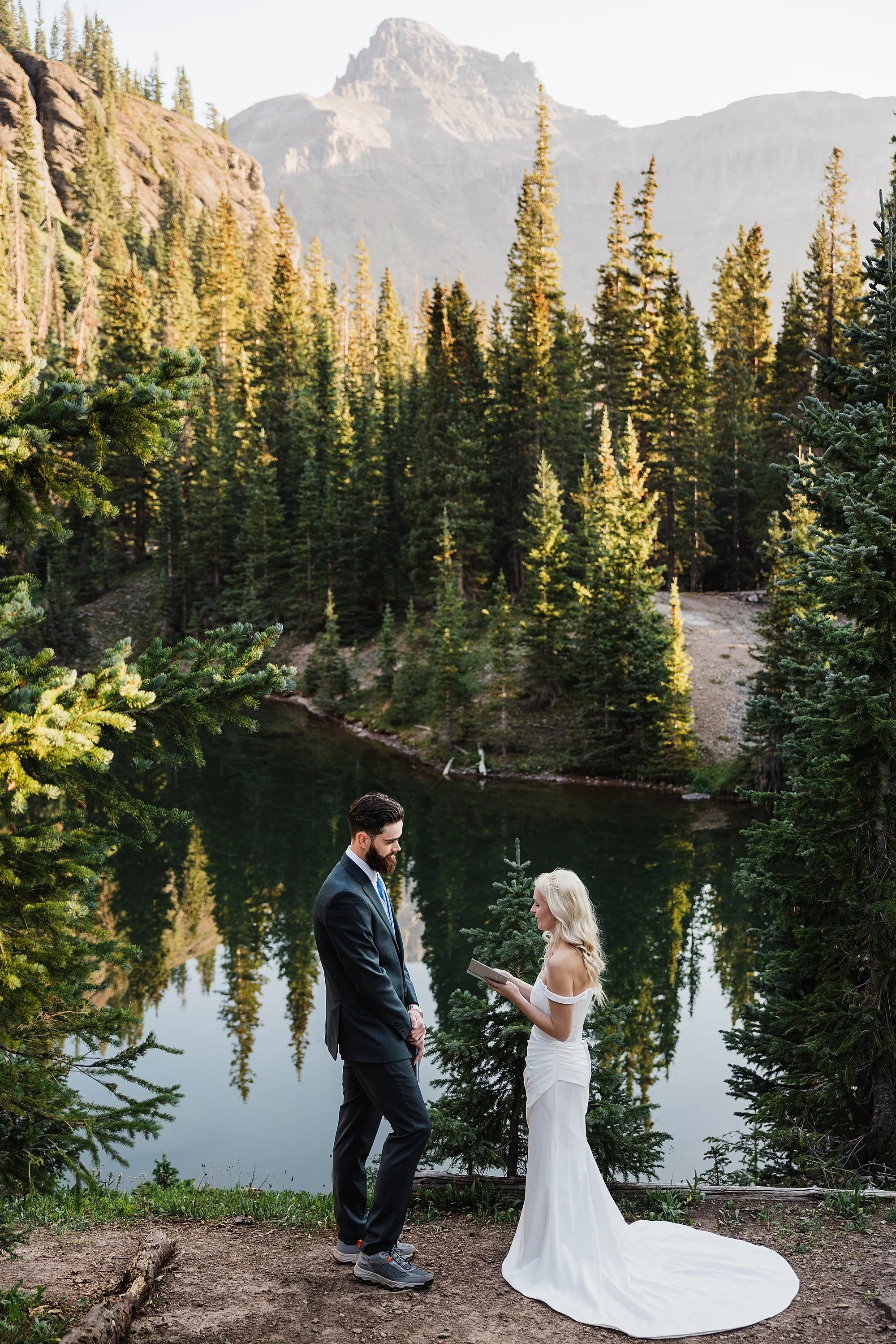 Ouray-Colorado-Elopement-Off-Road-and-Waterfalls_0017.jpg