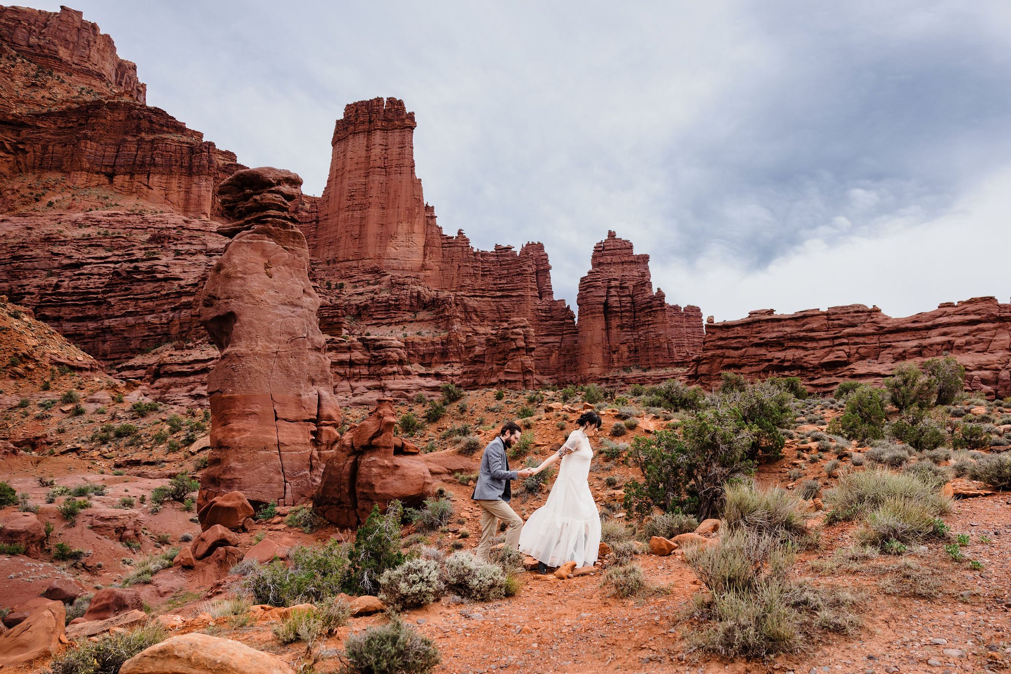 Utah elopement surrounded by red rocks in Moab