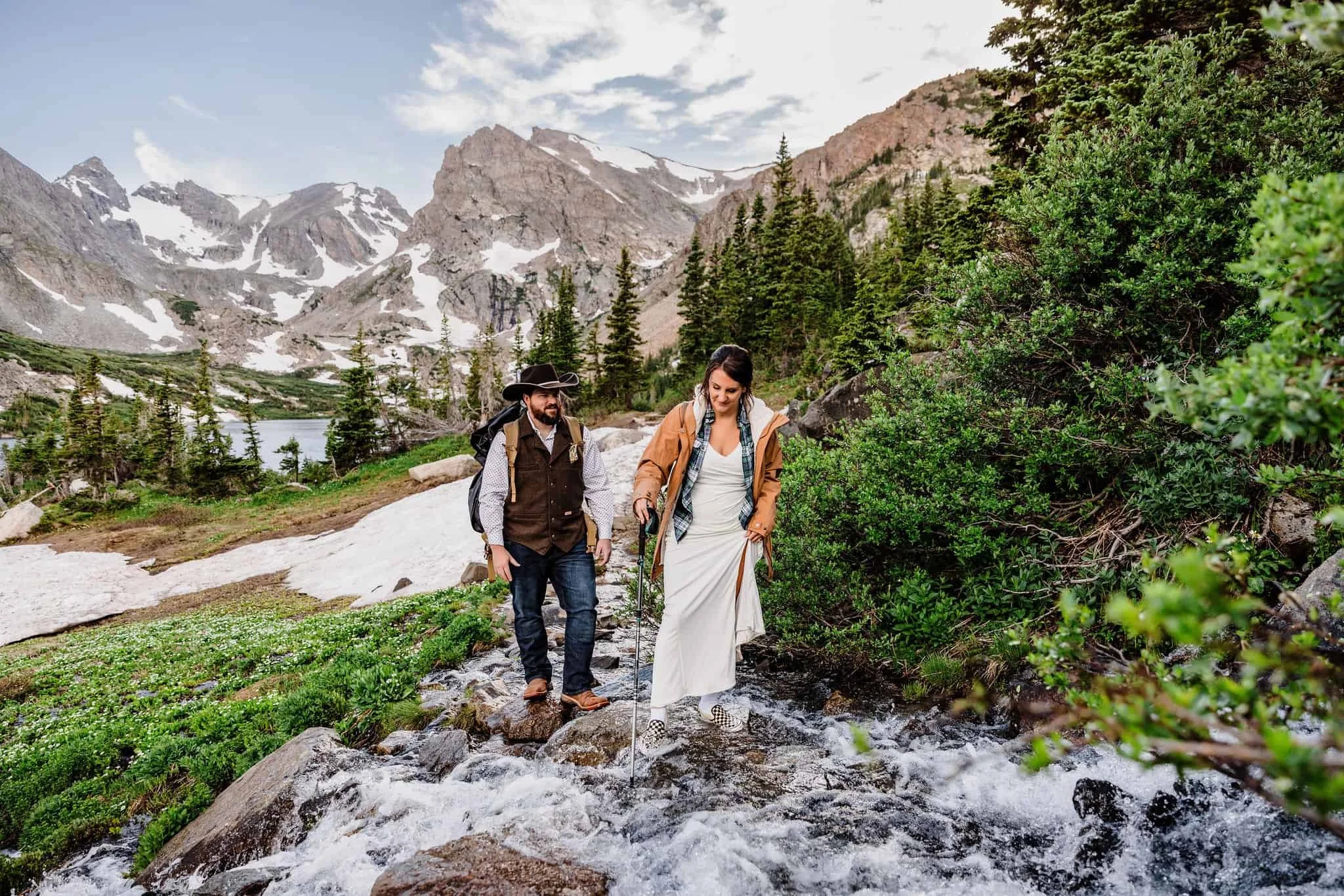 Hiking-elopement.jpg