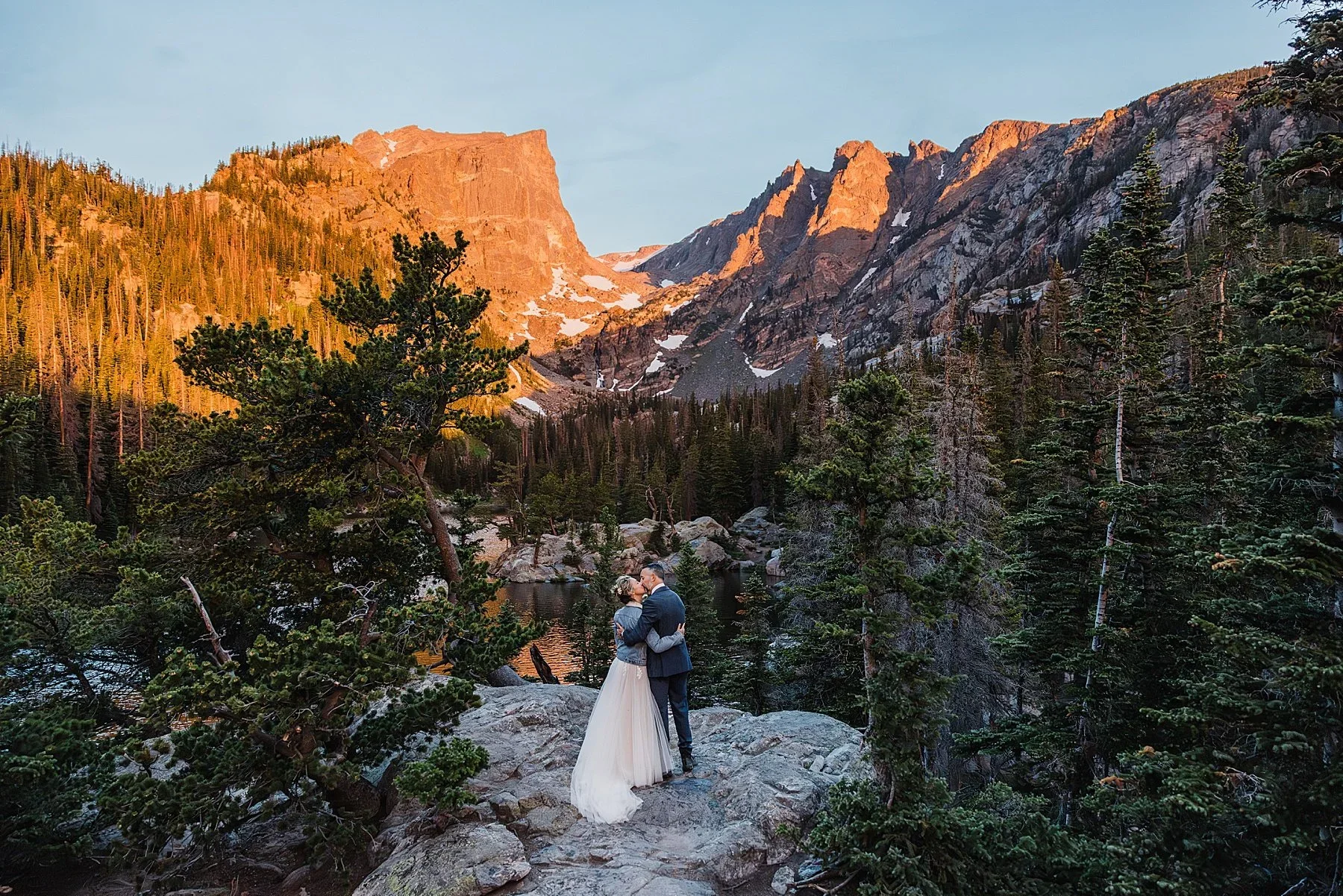 Sunrise-to-sunset-elopement-in-rocky-mountain-national-park_0012.webp