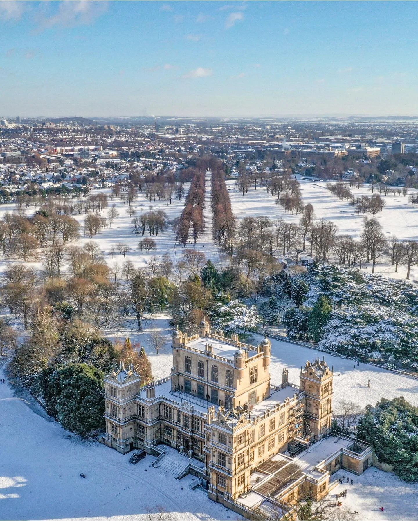 A Snowy Wollaton Hall ❄️ 
-
-
-

#WayneManor #WollatonPark #WollatonHall #Snow #TheDarkknightreturns #Batman #Snowphotography
#CountryHouse #Nottingham #EastMidlands #Wintervibes #Snowyscene #GreatBritain #EnglishHeritage #England #Wollaton #VisitBri