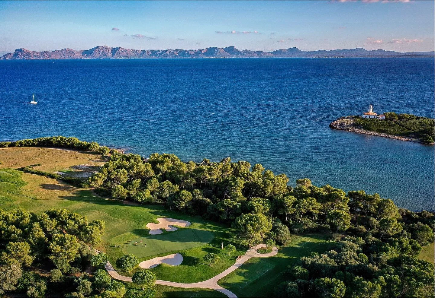 Overlooking Alcanada Golf Course and Lighthouse ⛳️ ⛵️☀️🇪🇸 
-

#GolfalCanada #Beautifulgolfcourses #Lighthouse #Postcard #Drone #Alcudia #Golfcourses #Stunningviews #Landscape #Mountains #Majorca #Mallorca #Perfectcapture #Golfcoursephotography #Ama