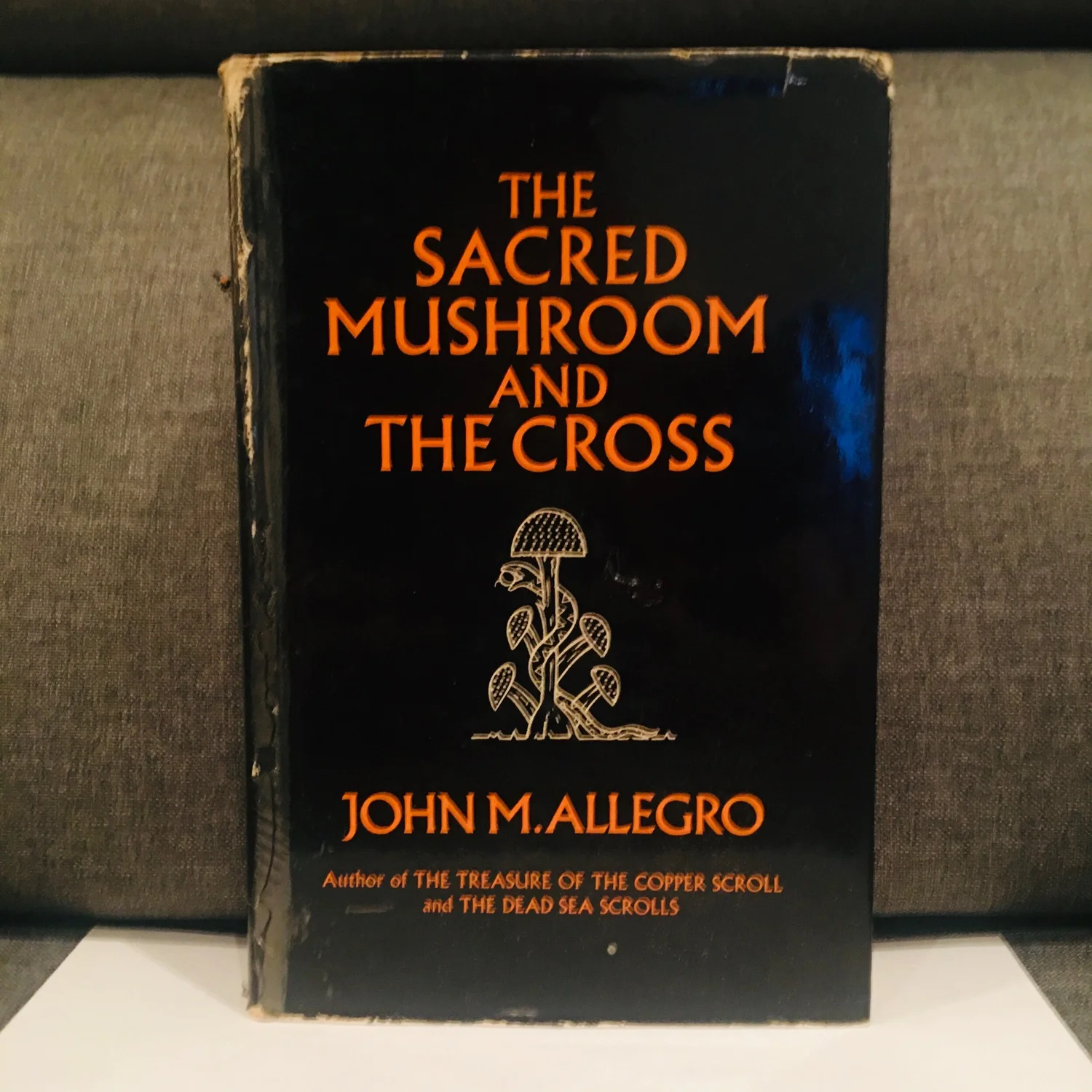 洋書 The Sacred Mushroom & Cross by Allegro The Sacred Mushroom and the Cross: A Study of the Nature and