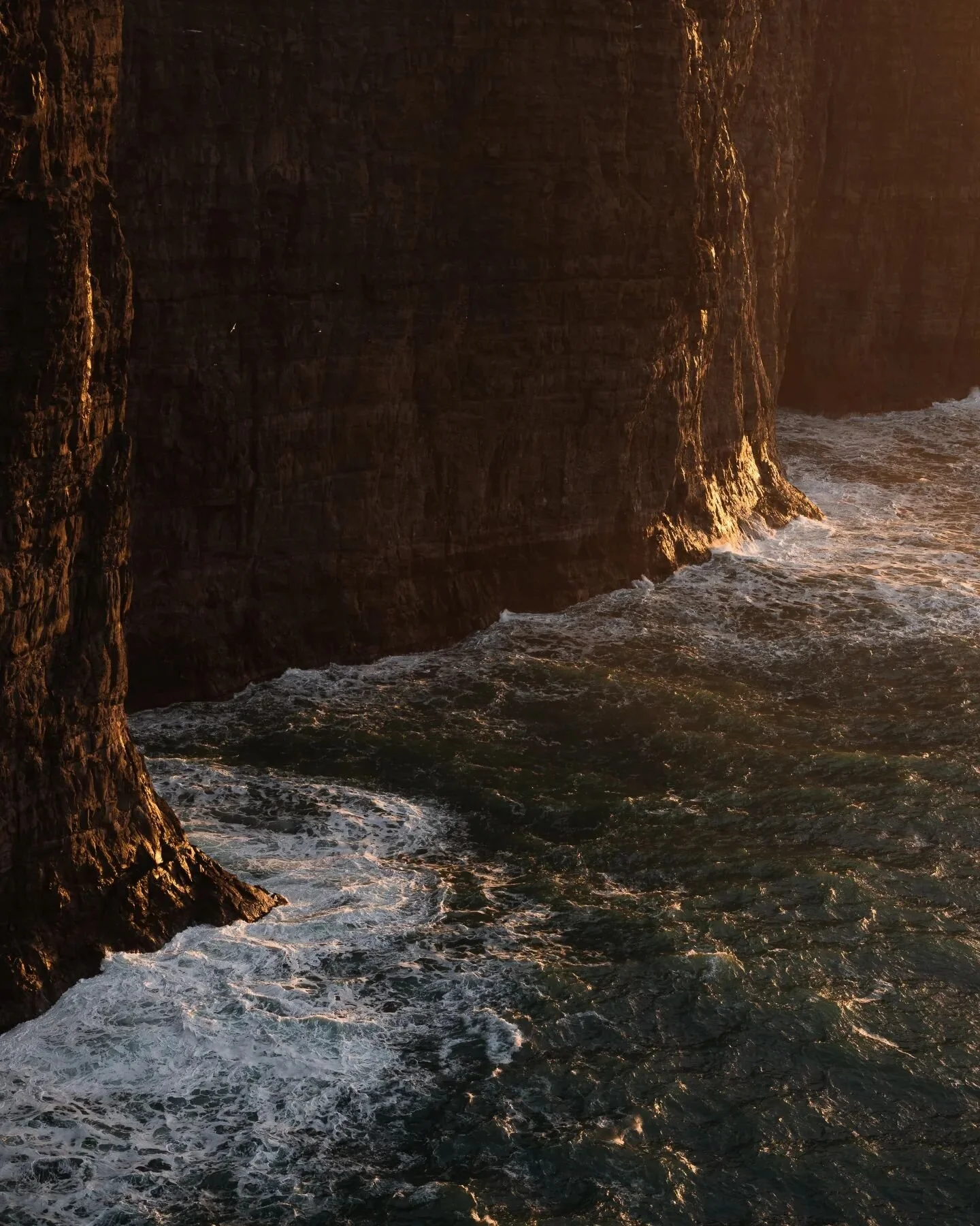 Where mountains meet the sea 🌊⛰️