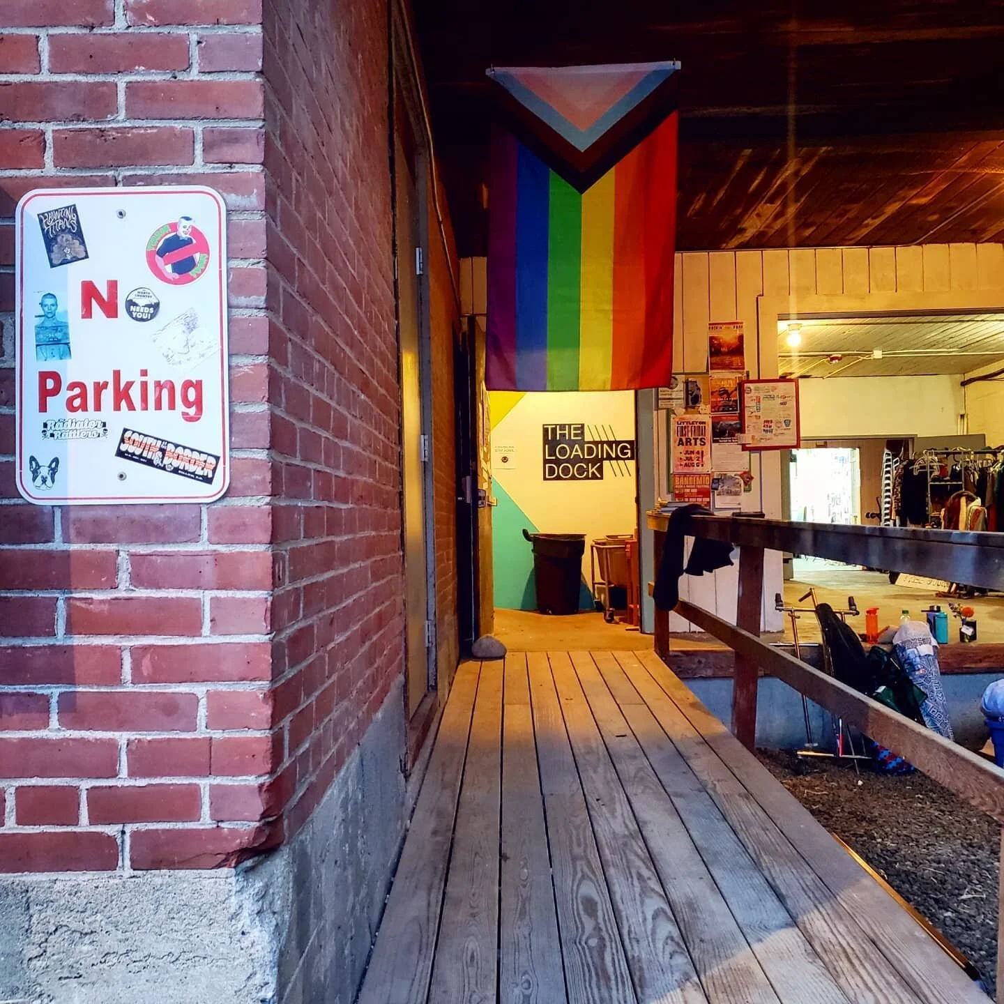 Some more scenes and art and things  from First Friday. It was good to be out in the world. I really missed lurking the art and music scene. The vibes are very good here ✨

I was thwarted by technical issues at BOTH of the places I was supposed to do