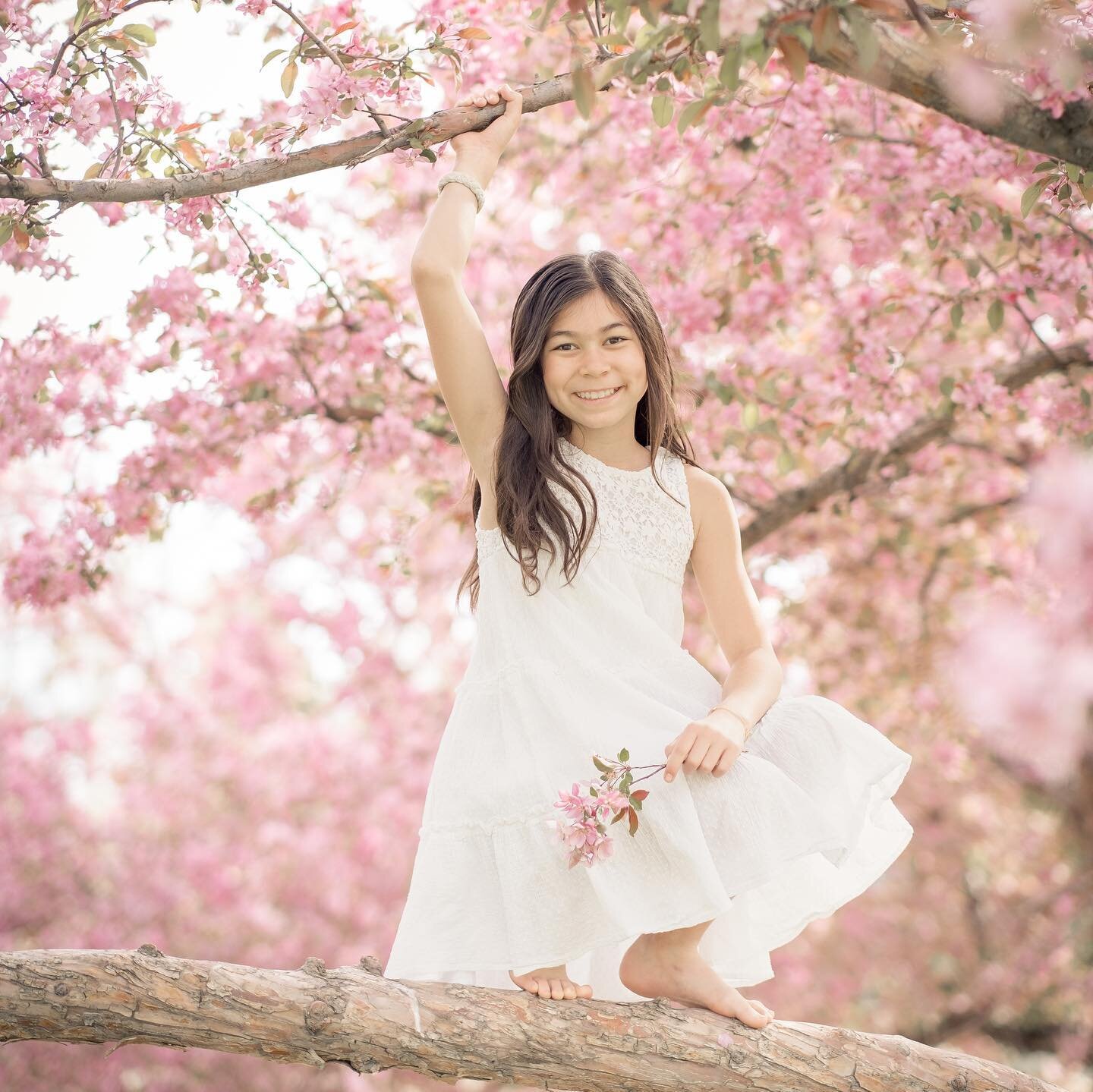 My eldest is graduating into middle school and has been so lucky to make some amazing new friends in our 2 years in Colorado. What a fun morning capturing these beautiful girls as they get ready to graduate. #besties #springphotos #5thgrade #graduate