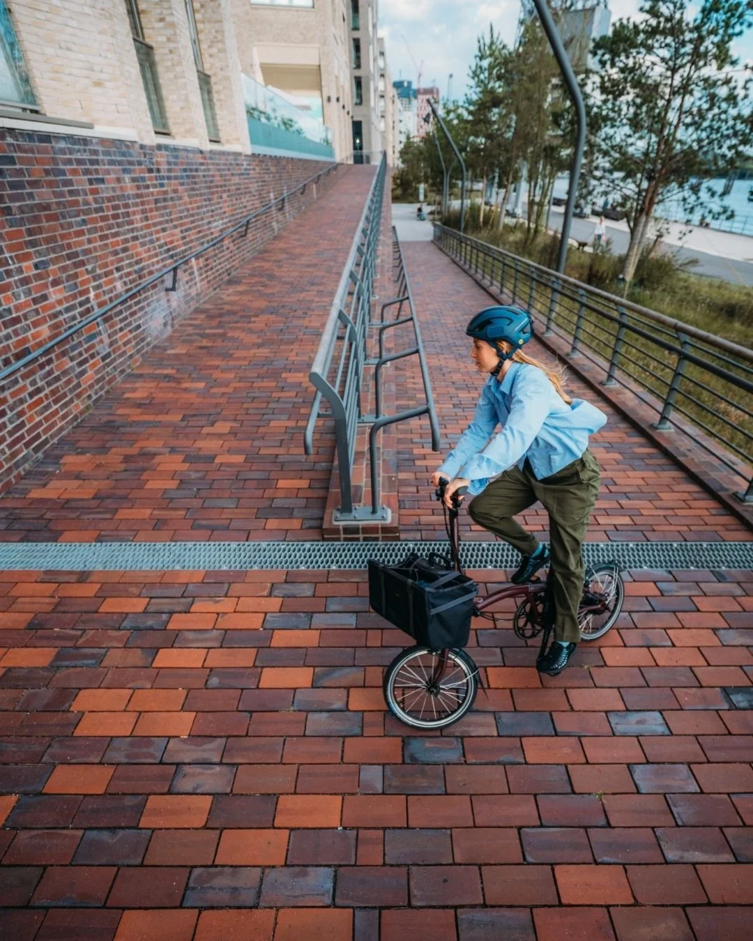 Riding into the holidays 🎄 🎁 🏄&zwj;♀️ 🏖️ 

#ridewithbrompton