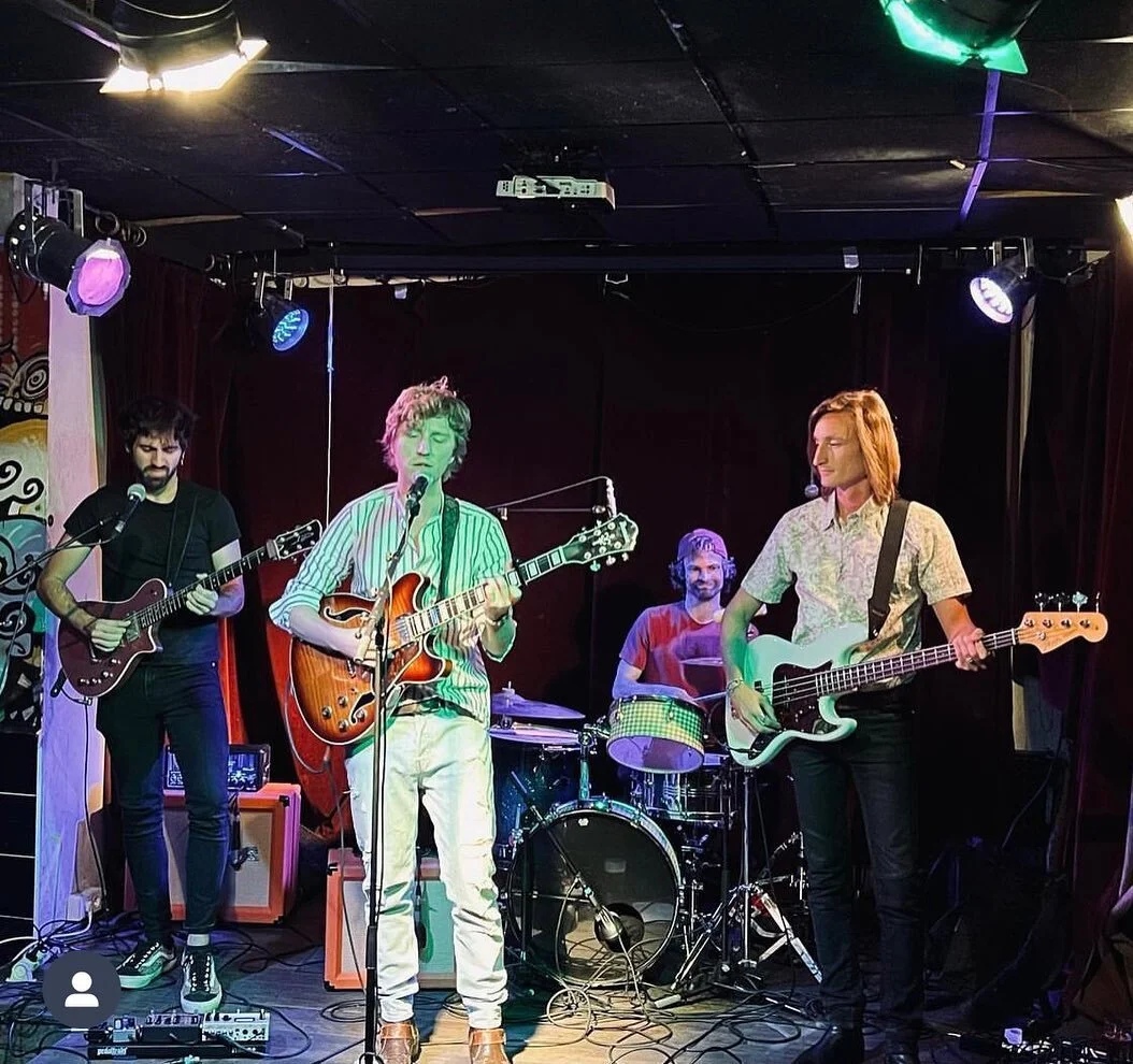 Great intimate live yesterday night @alg_paris, it was a great night, thank you all for coming!! ✨💙
.
.
. 
#live #dimitrivonburen #indiepop #indienights #alimentationgenerale #concert #livemusic