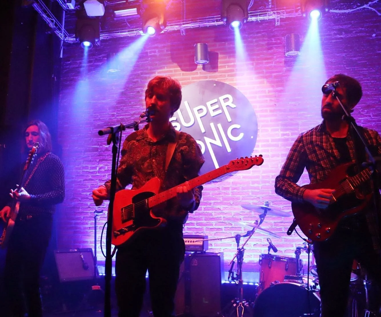 Some cool pics from last Thursday&rsquo;s show at @supersonicclub (Paris). What a magical evening with you all. ✨💙

Can&rsquo;t wait to see you on stage again and to share some brand new tunes with you very soon! 🙃 

📸 Courtesy of @parisean88, wit