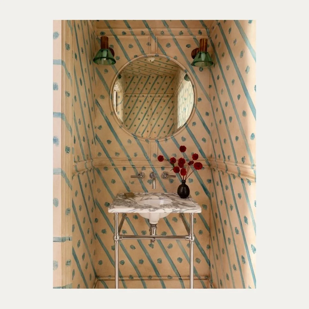 Hand-painted "wallpaper" is the best kind of wallpaper imho. @heidicaillier perfection in Brooklyn.