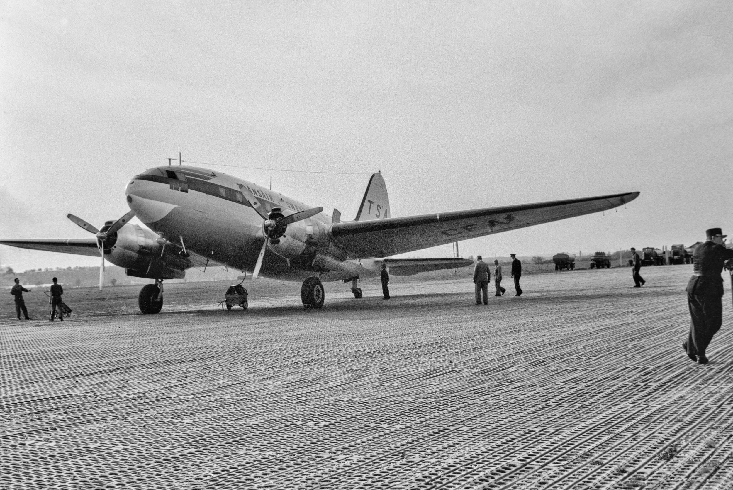 Transair Sweden C-46 SE-CFA, 1957. Foto P. Kalt