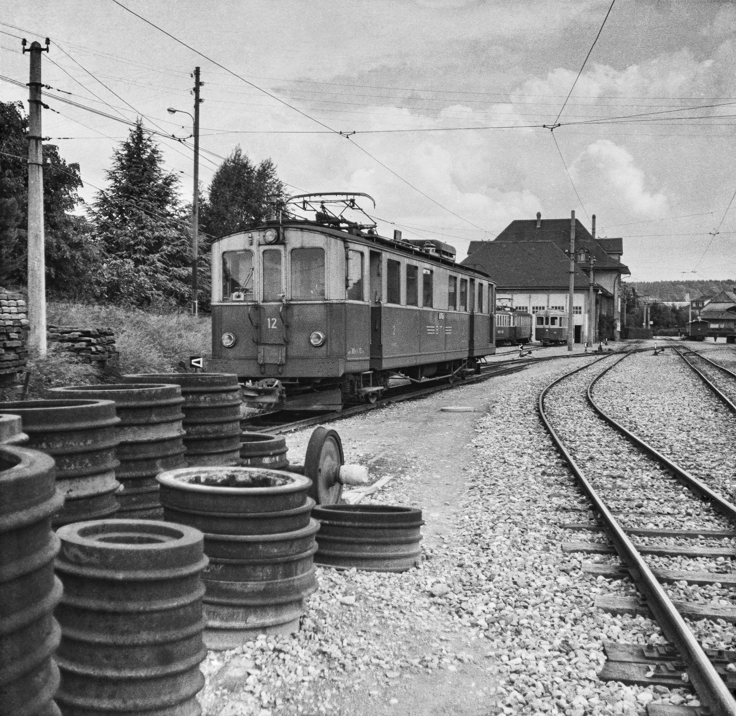 BDe 4/4 12, ex Solothurn-Zollikofen-Bern-Bahn. Täuffelen 1971-05 **
