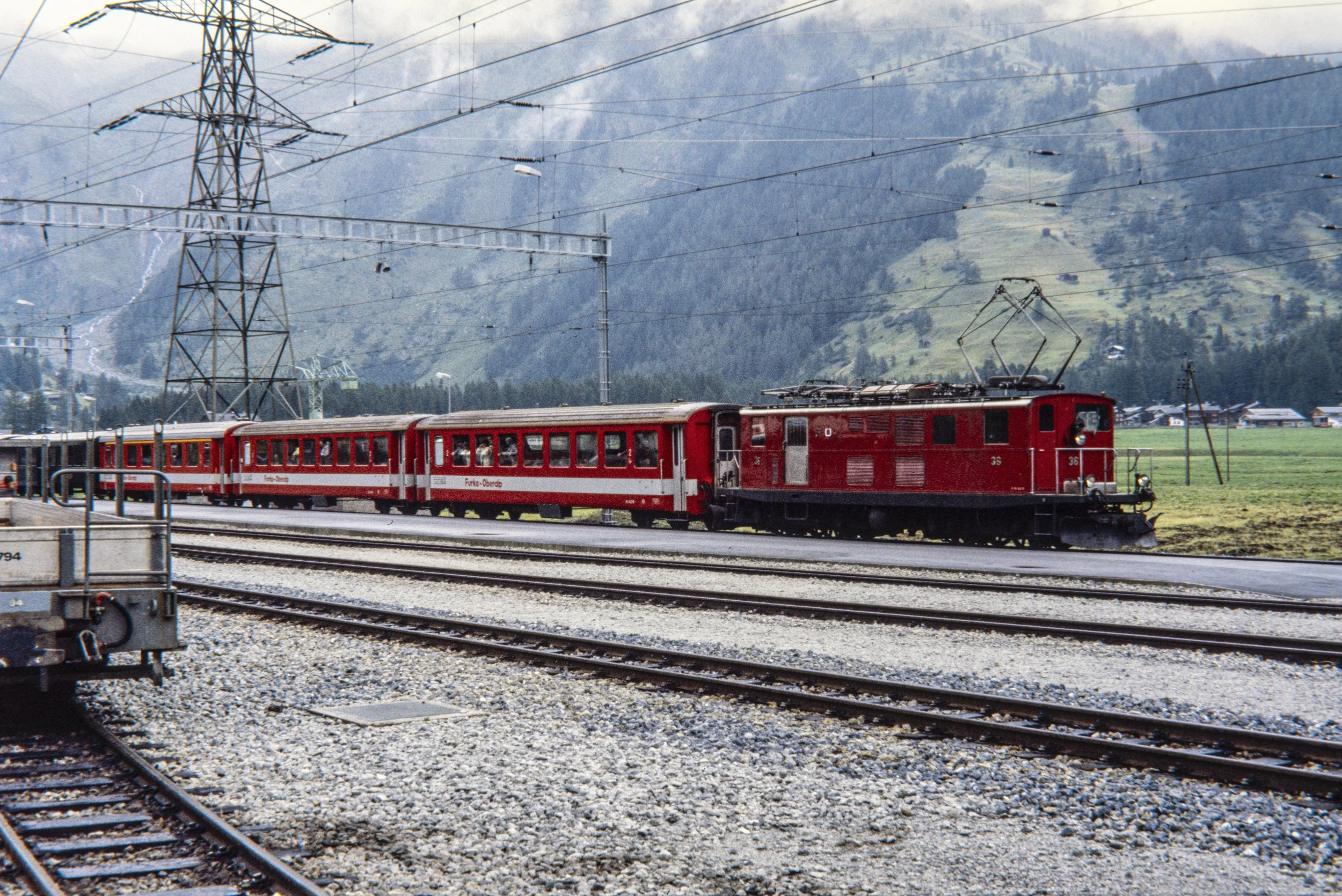 Neu: Halt in Oberwald, HGe 4/4 36, 1982 **