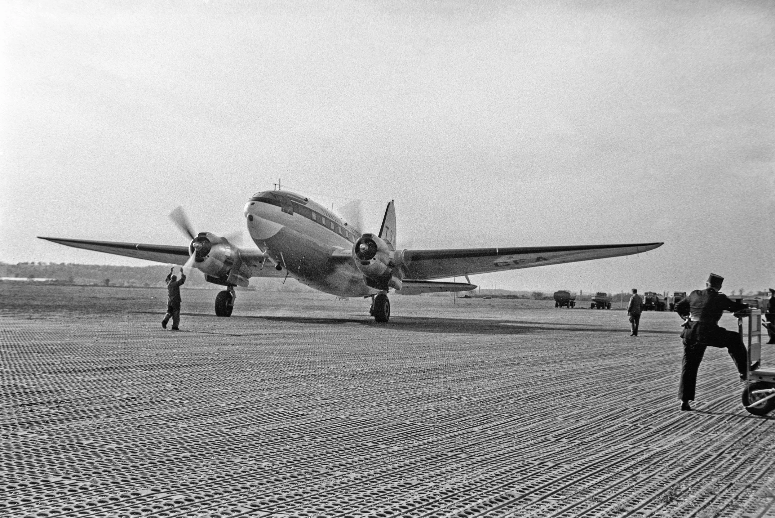 Transair Sweden C-46 SE-CFA,1957. Foto P. Kalt 