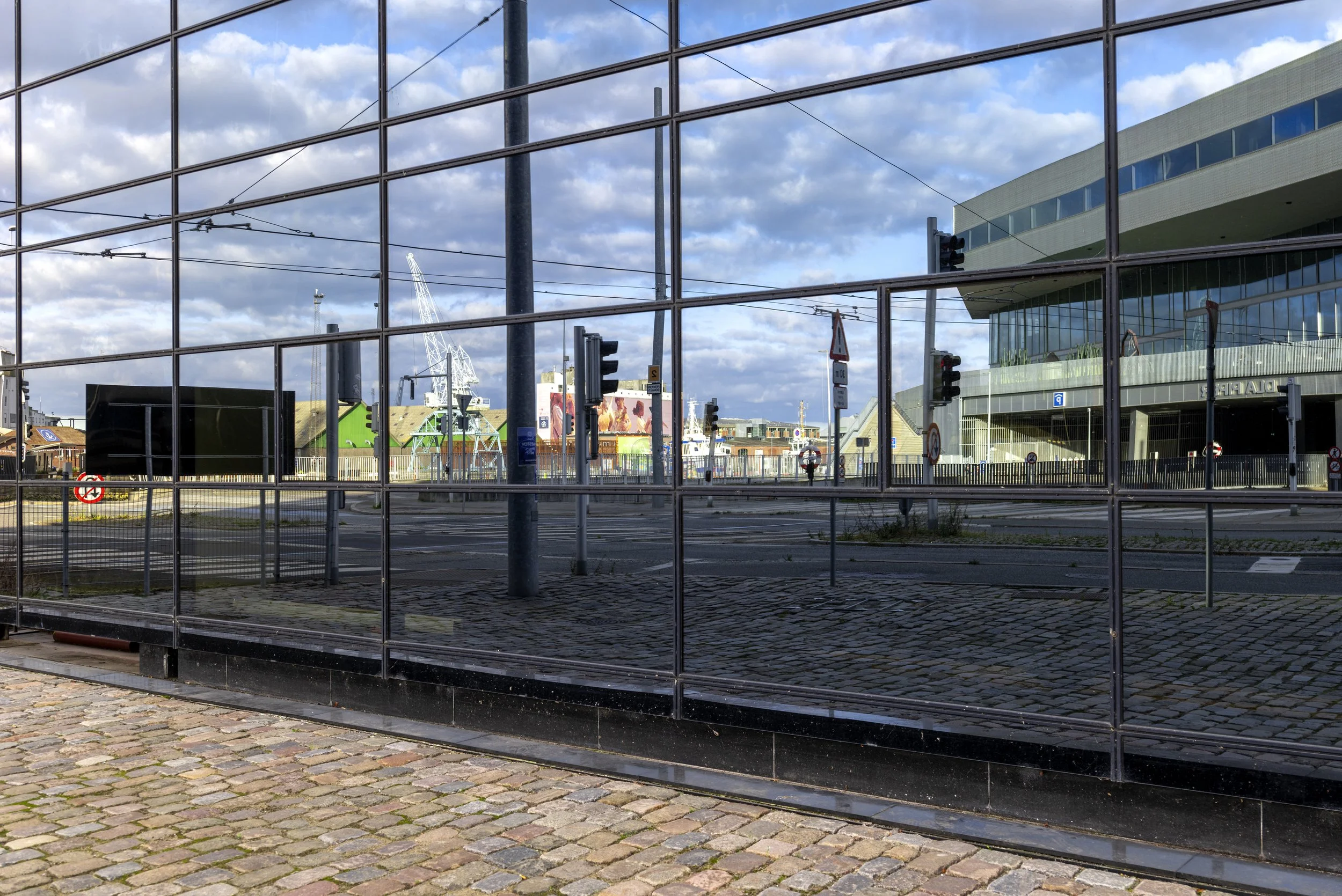 Spiegelung in Glasfassade, Aarhus Dänemark. 2025-09