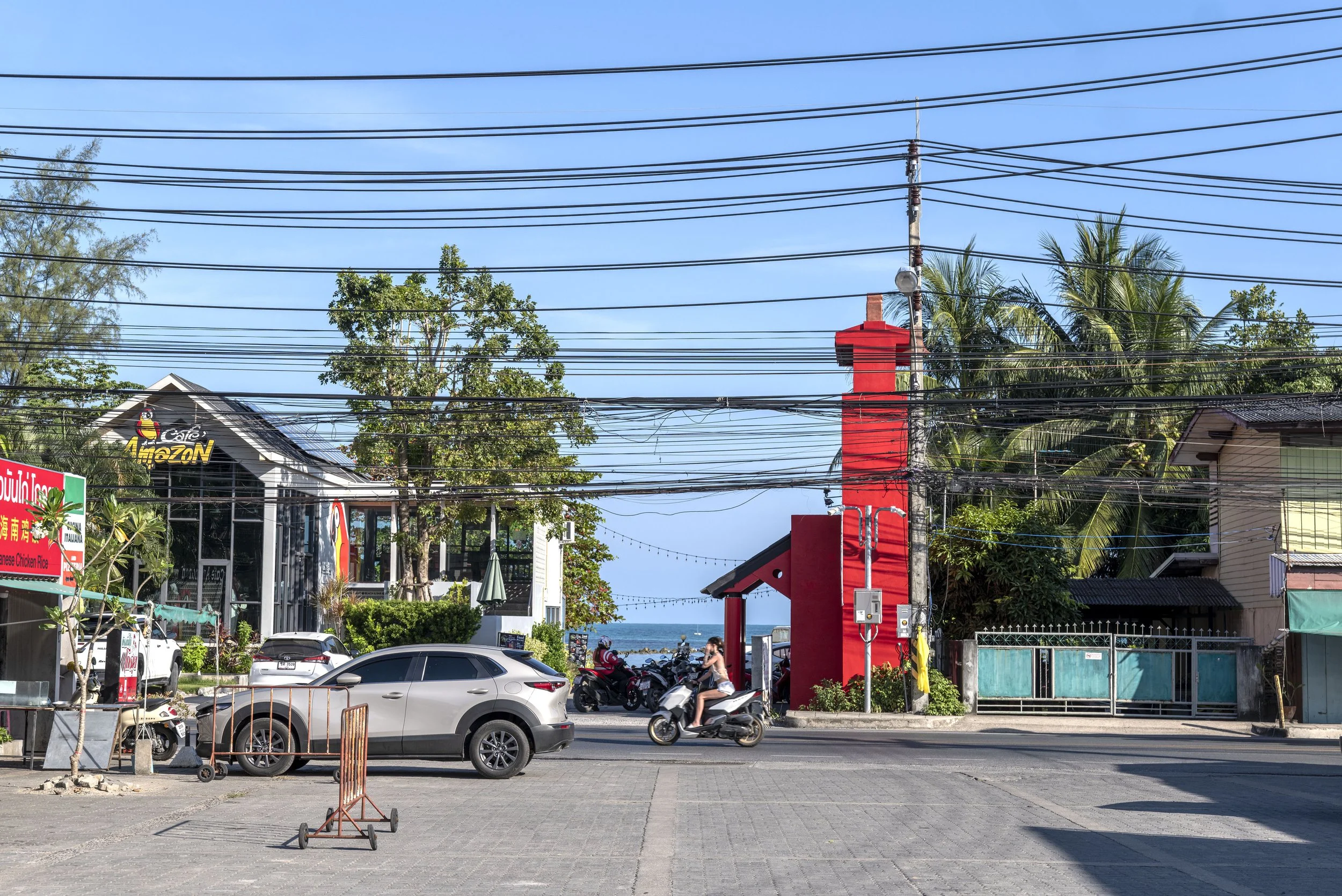 Dominanz der Drähte. Ko Samui, Thailand. 2026-02