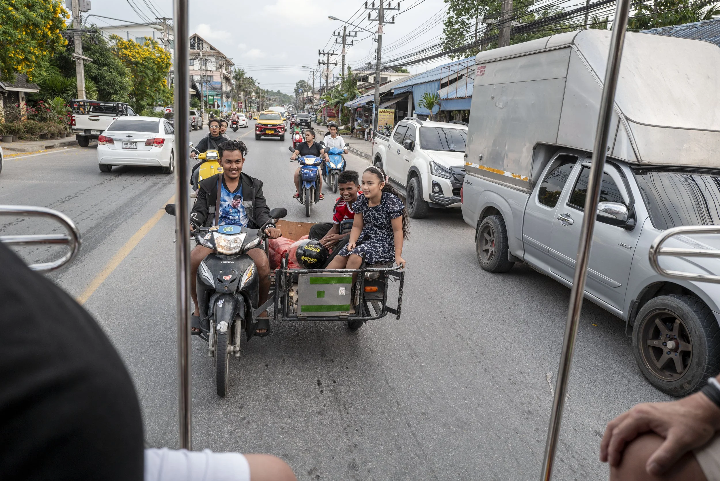 Strassenverkehr auf Koh Samui, 2026-02