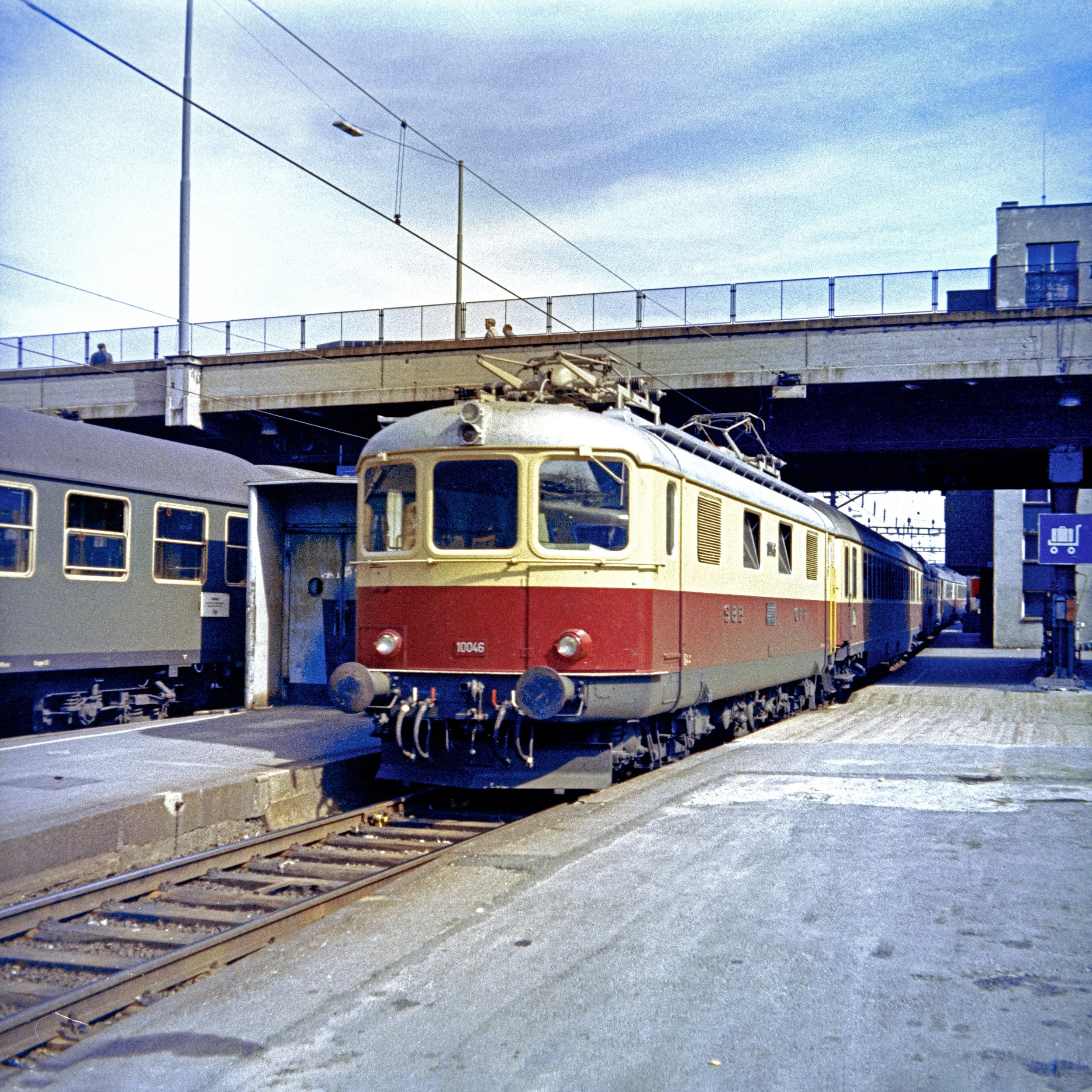 TEE Rheingold aus Genève und Bern. Basel SBB, 1971-07 **