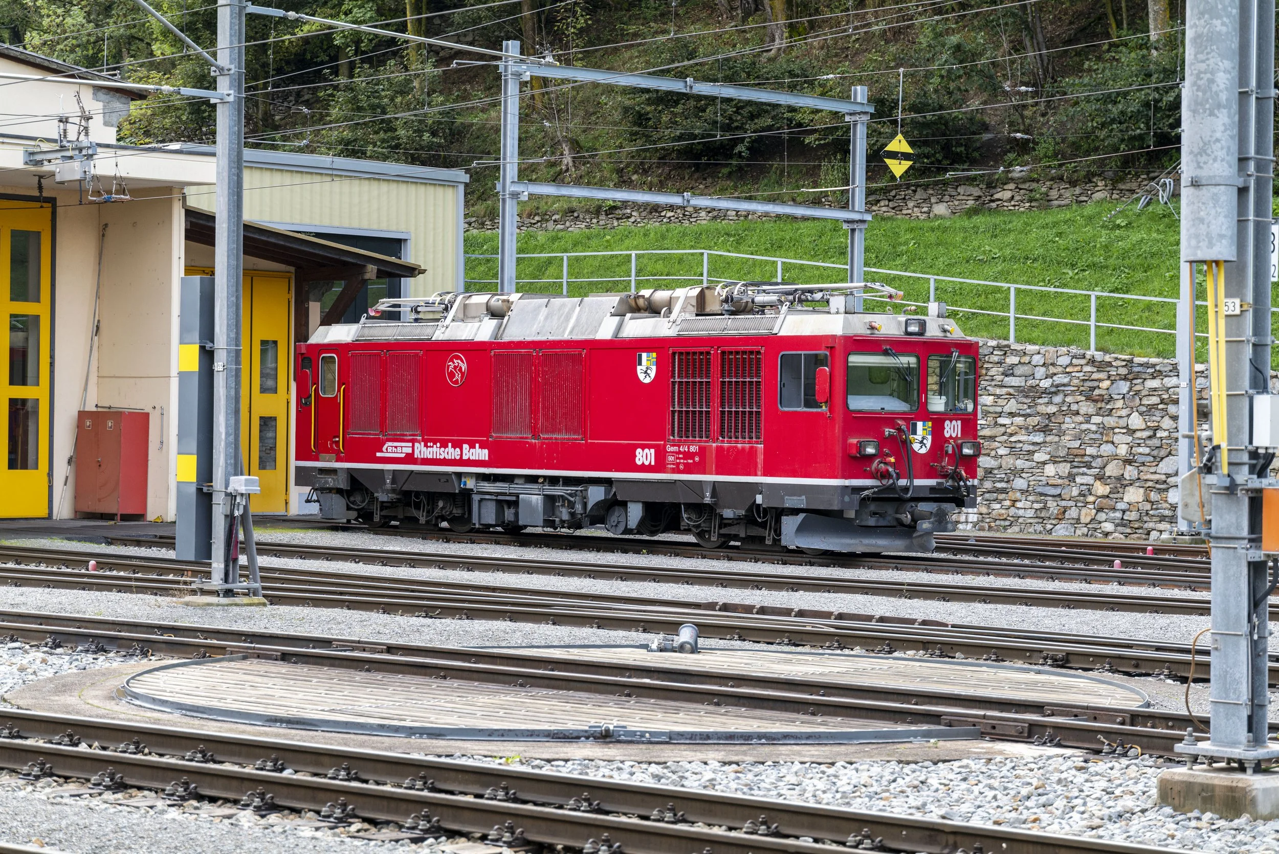 RhB Gem 4/4 801 vor dem Depot Poschiava. 2025-09