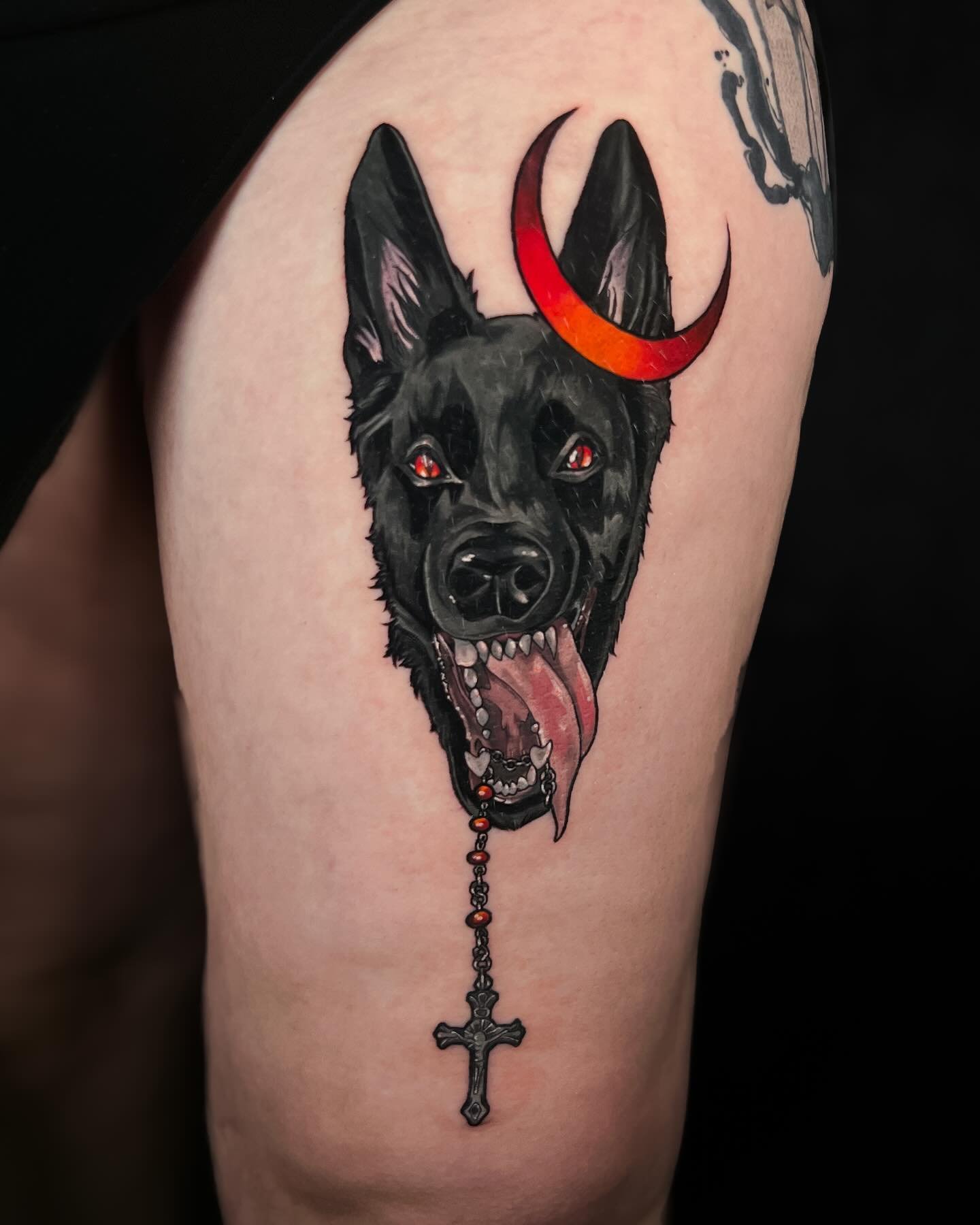 ꧁༒☬𝓱𝓮𝓵𝓵𝓱𝓸𝓾𝓷𝓭☬༒꧂
From my flash! Thank you Lita for giving this one a home! 
.
.
.
.
#hellhound #hellhoundtattoos #demondog #demondogs #demontattoo #demontattoos #femaletattooartist #neotraditional #neotrad #neotraditionaltattoo #oregontattooa