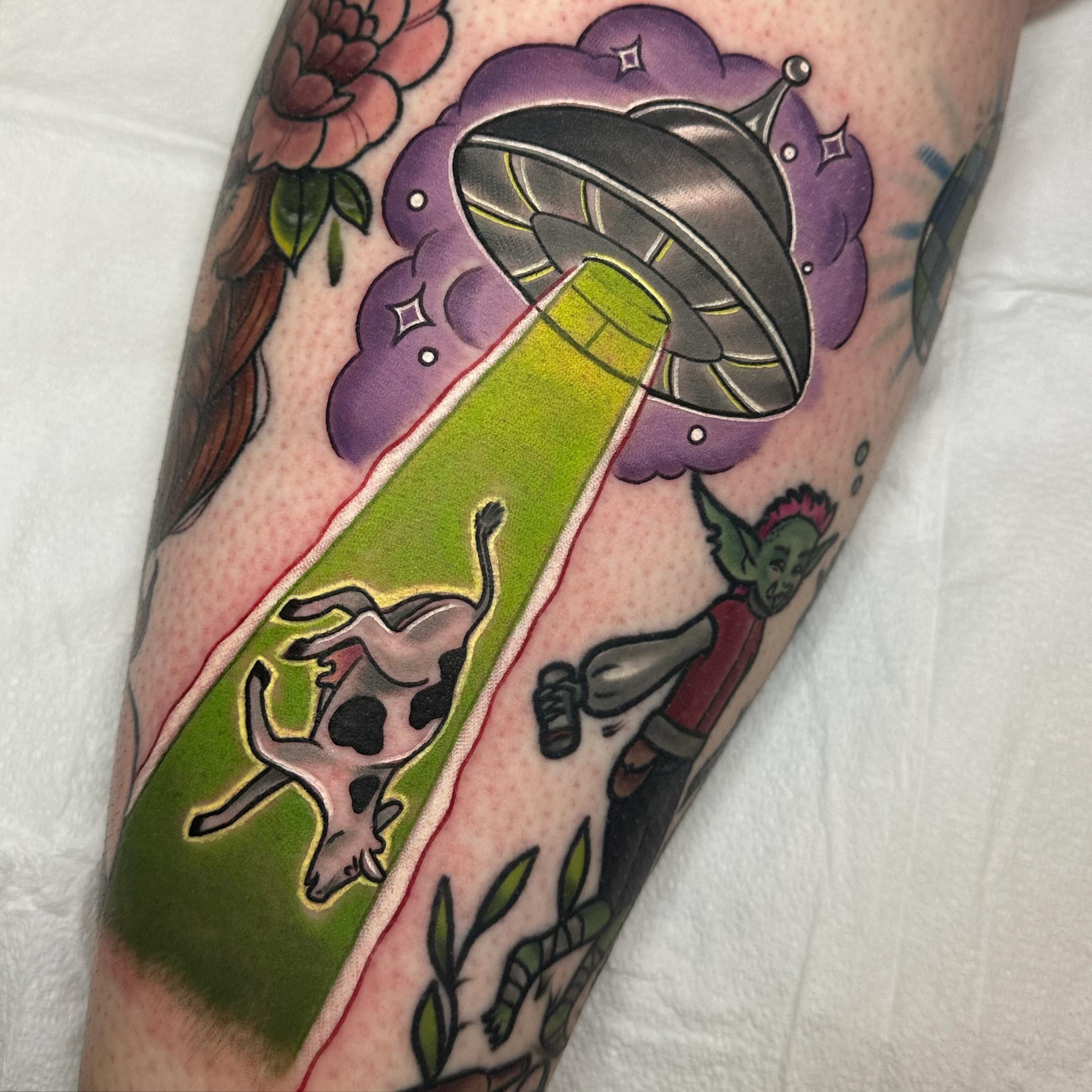 An insanely fun one for @goblinparty. I got to see THREE of my favorite clients in a row last week. 
.
.
.
.
#ufotattoo #thetruthisoutthere #aliens #alientattoo #eugeneoregon #oregon #pnw #oregontattoo