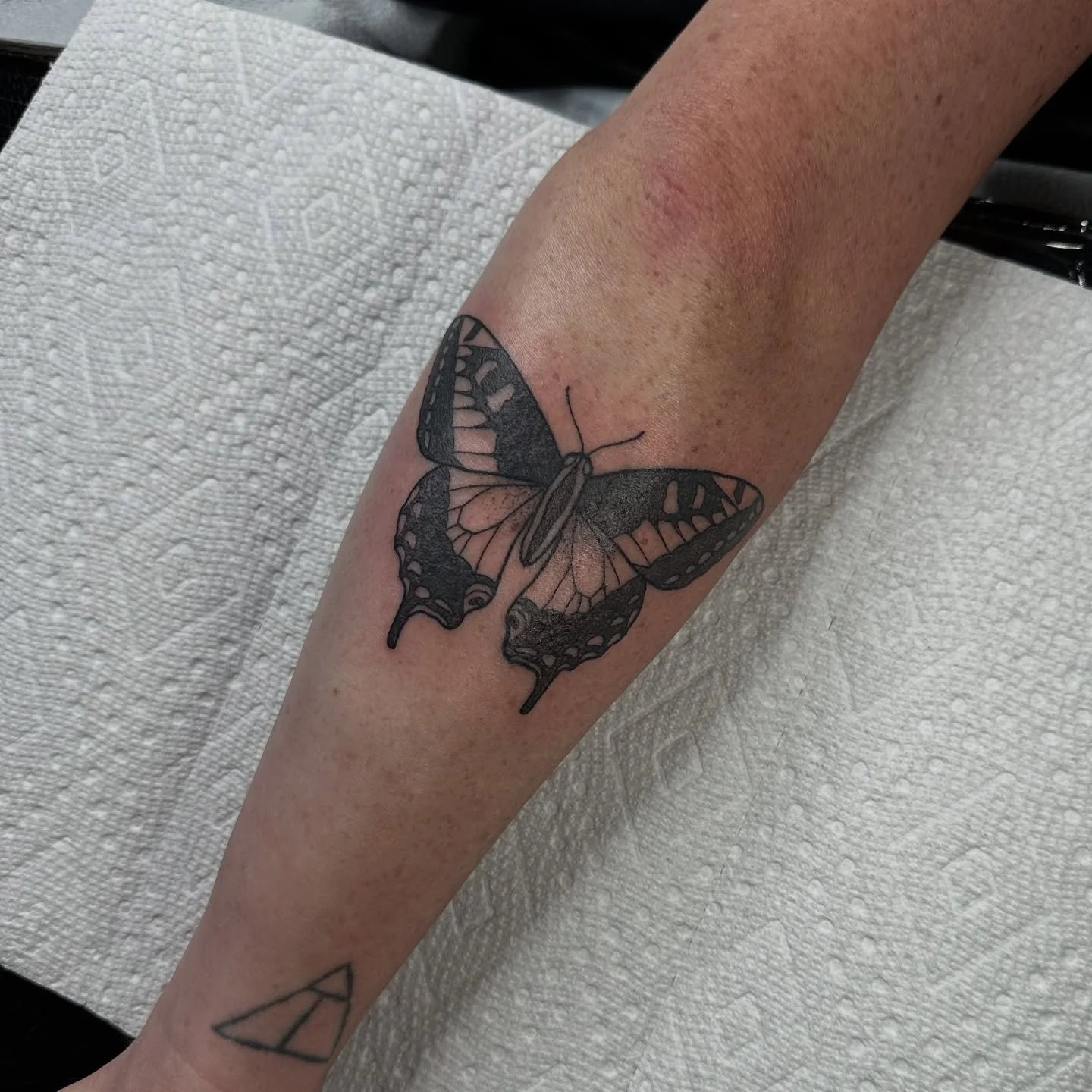 Oregon swallowtail from today ✨

#oregontattoo #eugenetattoo