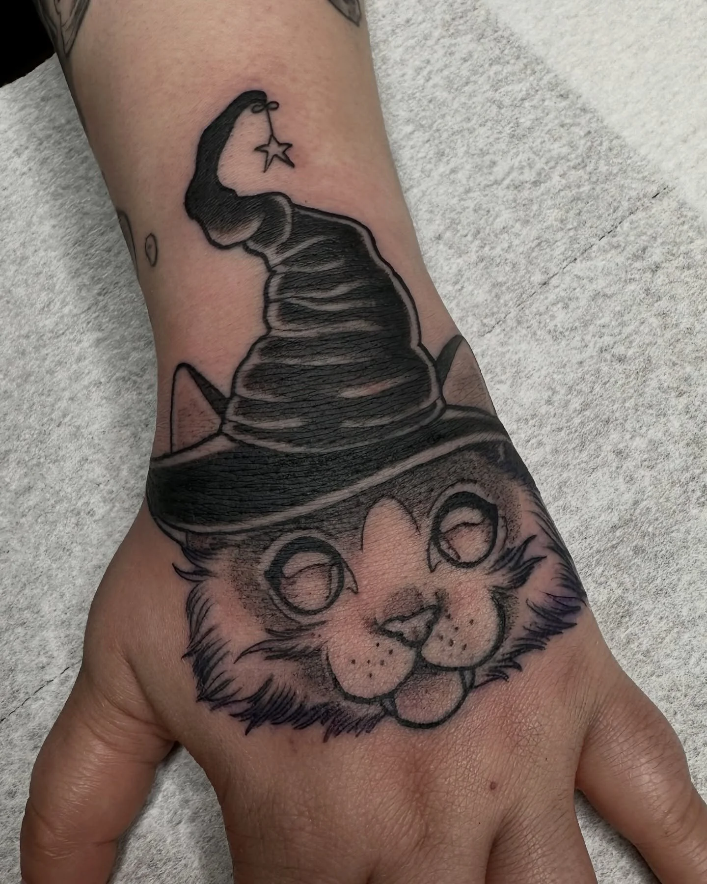 Oldie but a favorite. Would love to do more designs like this! Booking August 🦇

#oregontattoo #eugenetattoo