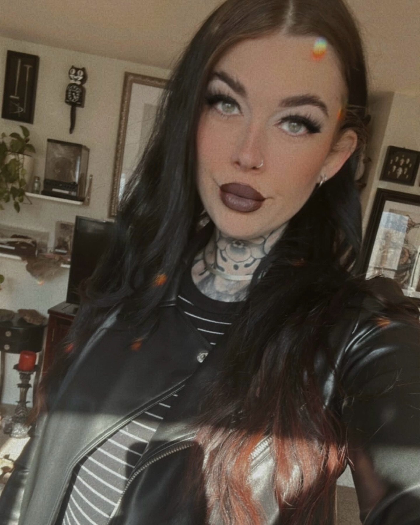 🩸GET TO KNOW YOUR ARTIST🩸

My name is Adrienne and I&rsquo;m a tattoo artist. I love tattooing/art and have been pursuing tattooing for 13 years and have been licensed for 5 years. I love the little pet family I&rsquo;ve made which includes my 2 ca