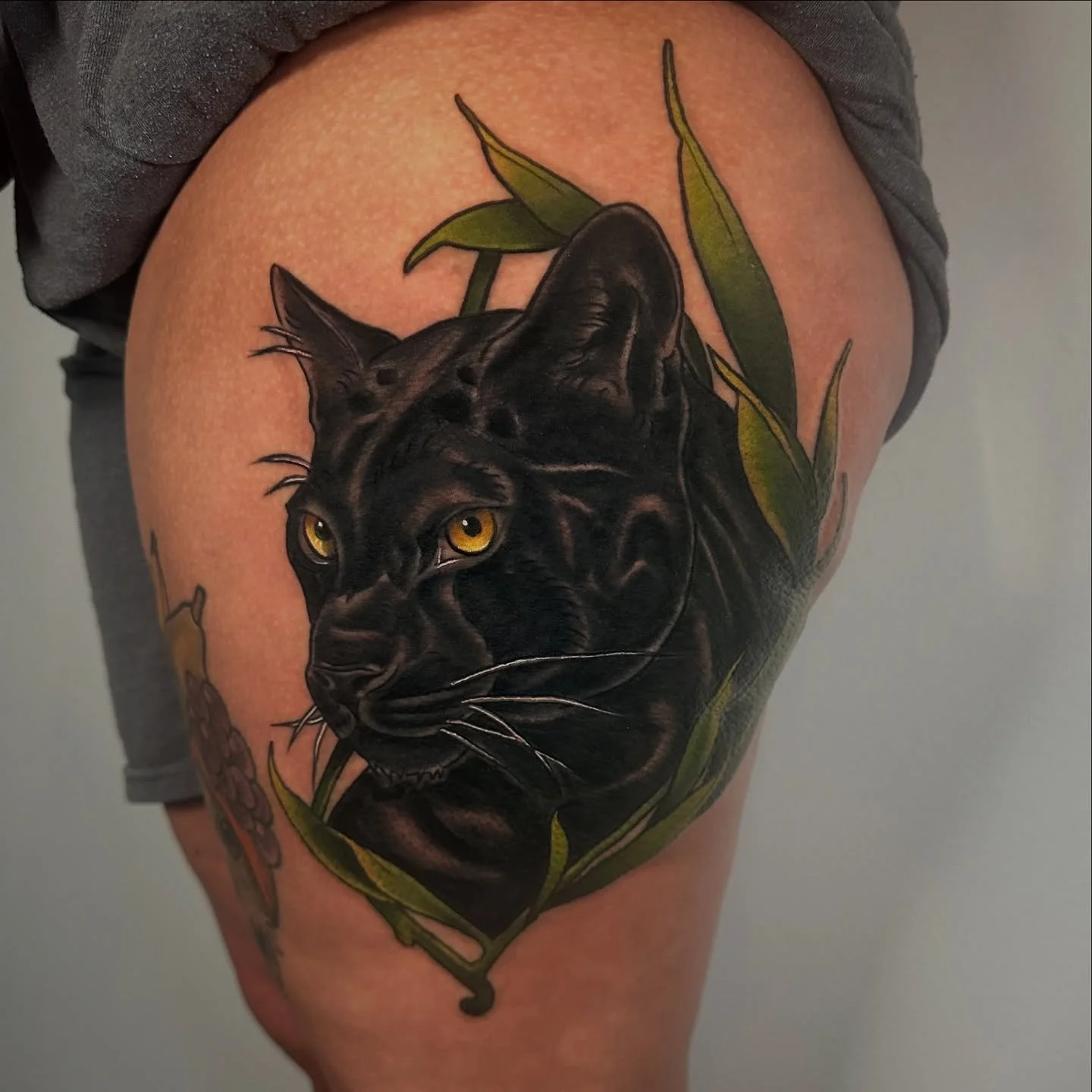 Tysm, Nikki! I love a cat tattoo! 

Lines and blackest bits mostly healed.
.
.
.
.
.
#tattoo #tattoos #colortattoo #neotrad #neotraditional #illustrativetattoo #original #eugeneoregon #eugene #salemoregon #roseburgoregon #oregontattoo #portlandoregon