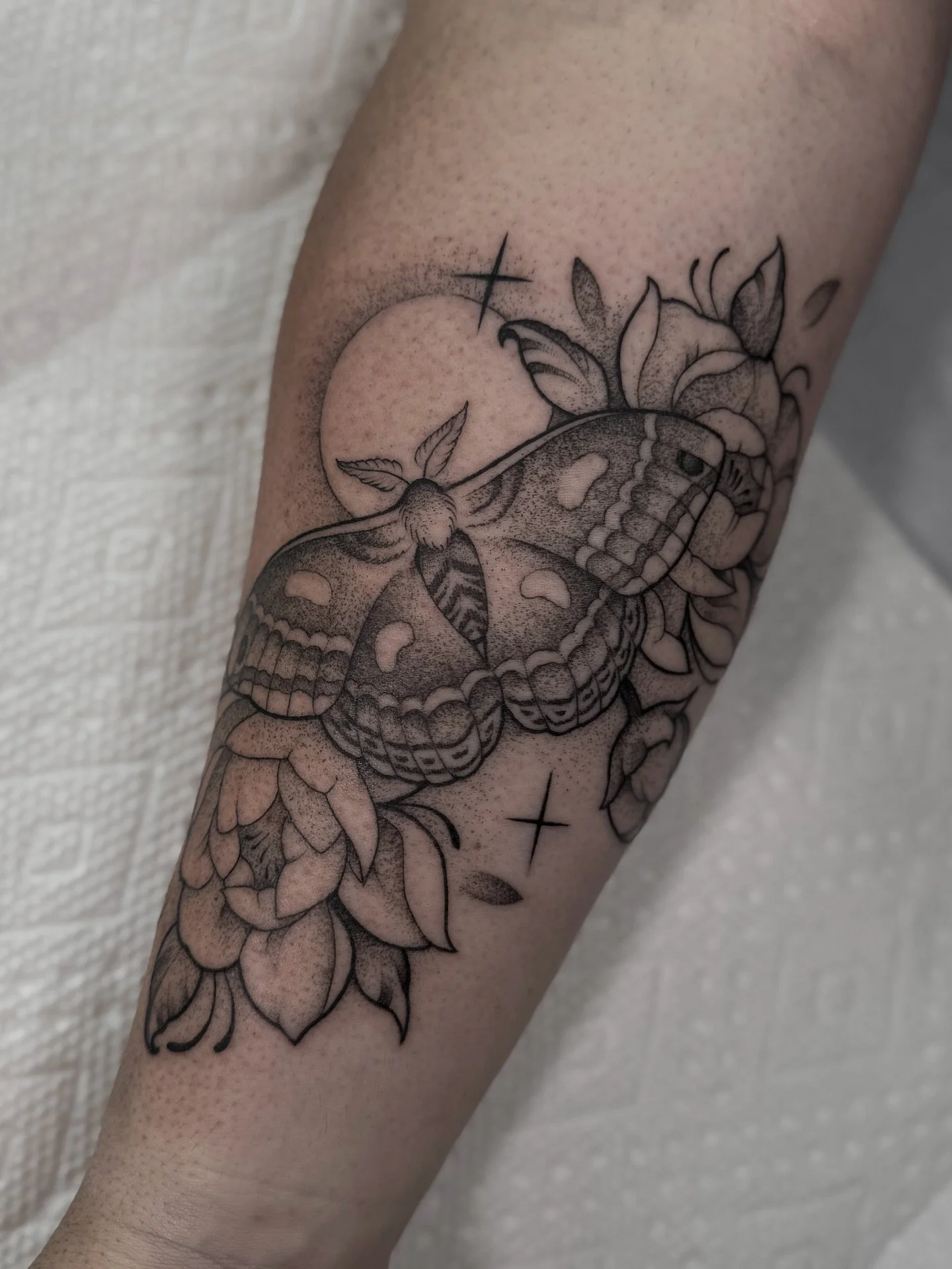 Such a great piece to do with a great client🖤

#oregontattoo #mothtattoo #spookytattoo