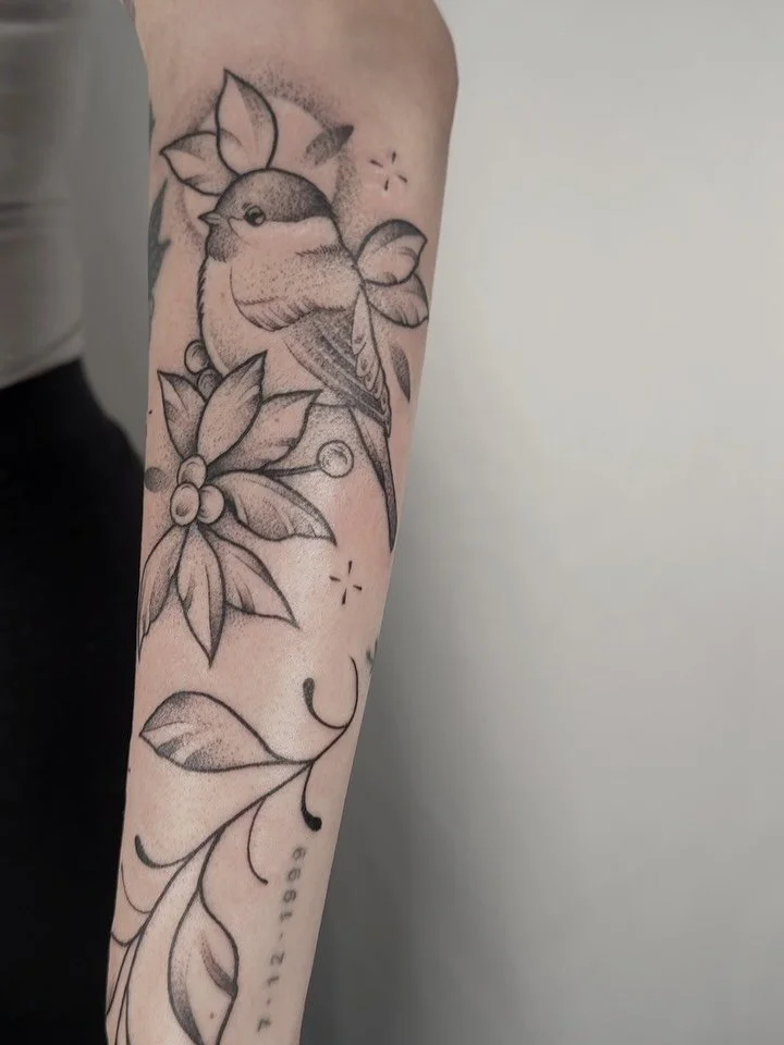 Chickadee and vine done by me🖤

#oregontattoo #tattoo #tattooartist