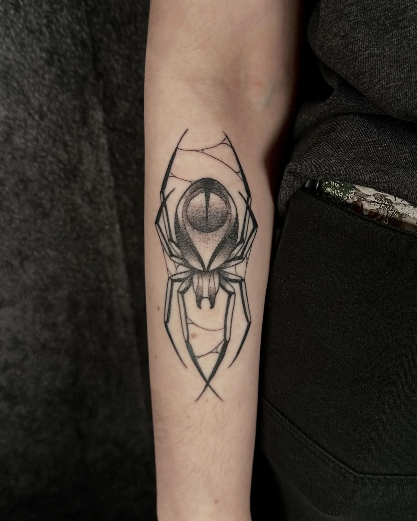 Widow for a first tattoo! Thanks for the trust &lt;3

#oregontattoo #eugenetattoo
