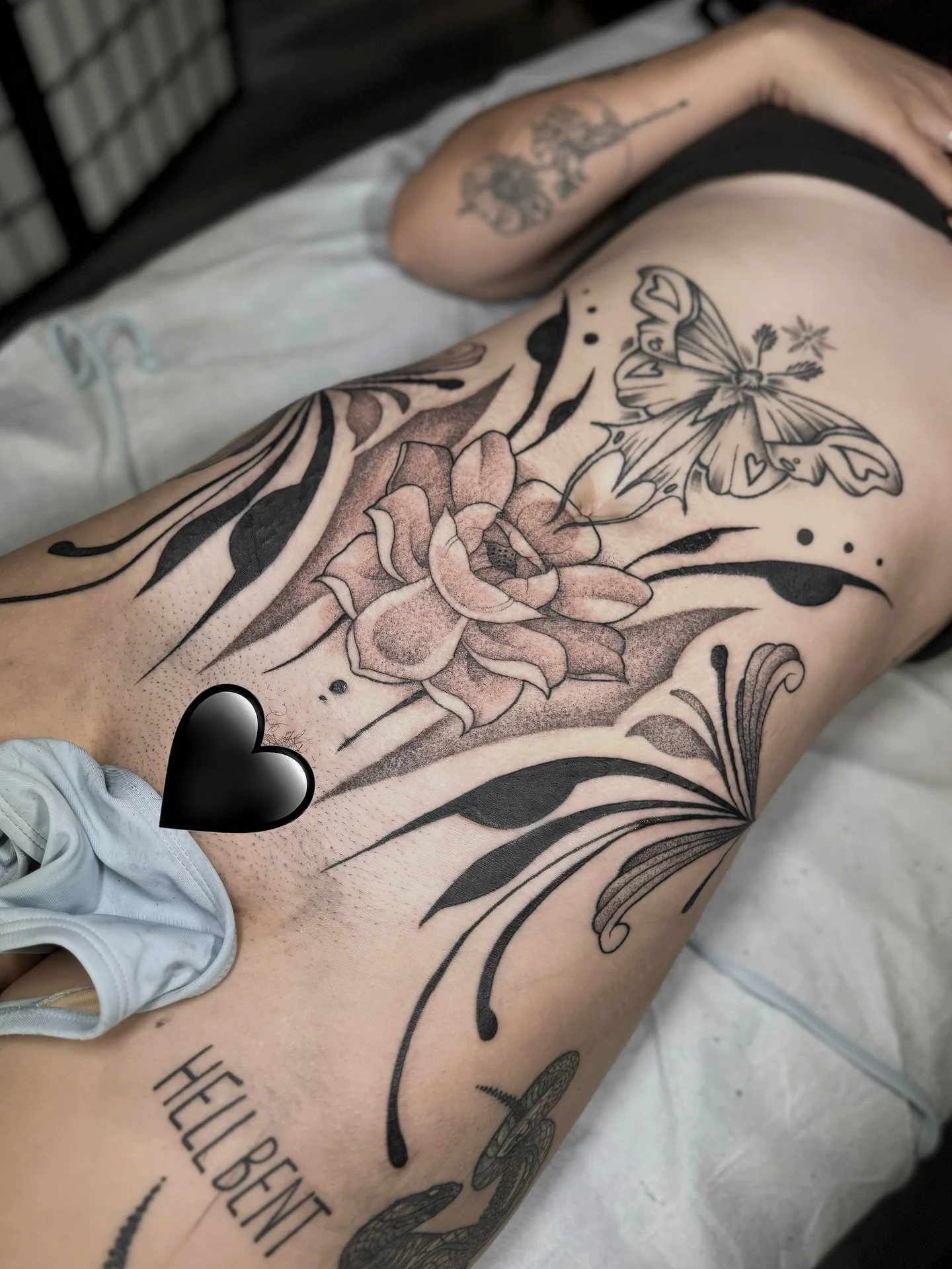 My client wanted a big and beautiful tattoo to make her feel confident. Bold elegant lines and florals will do the trick! 
Book with me at the link in my bio🖤