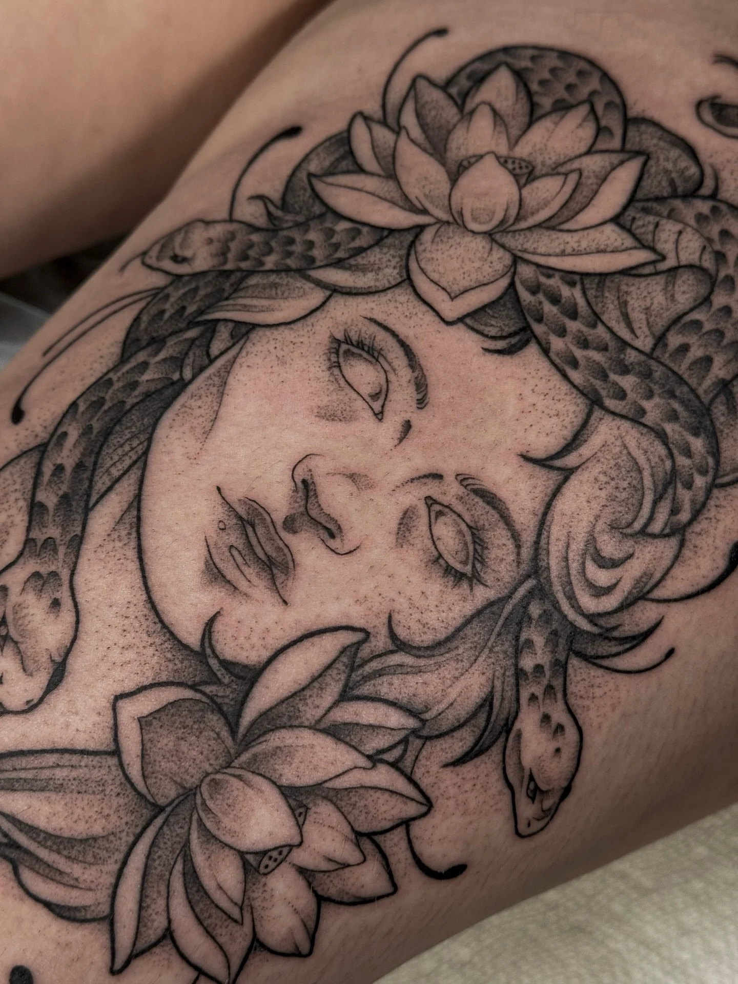 It was a privilege to work on this beautiful Medusa today for a lovely client. 🐍✨