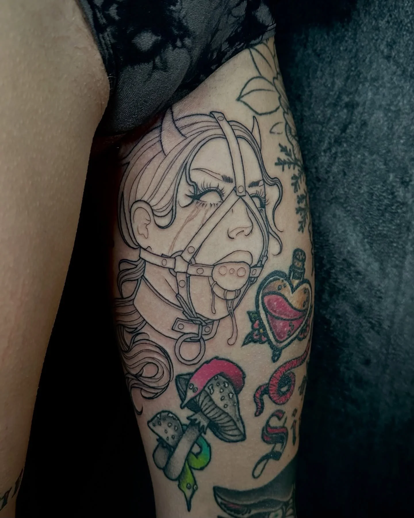 Start of a smutty lady for @xandria.tattoos Shading coming soon &lt;3

#oregontattoo #eugenetattoo